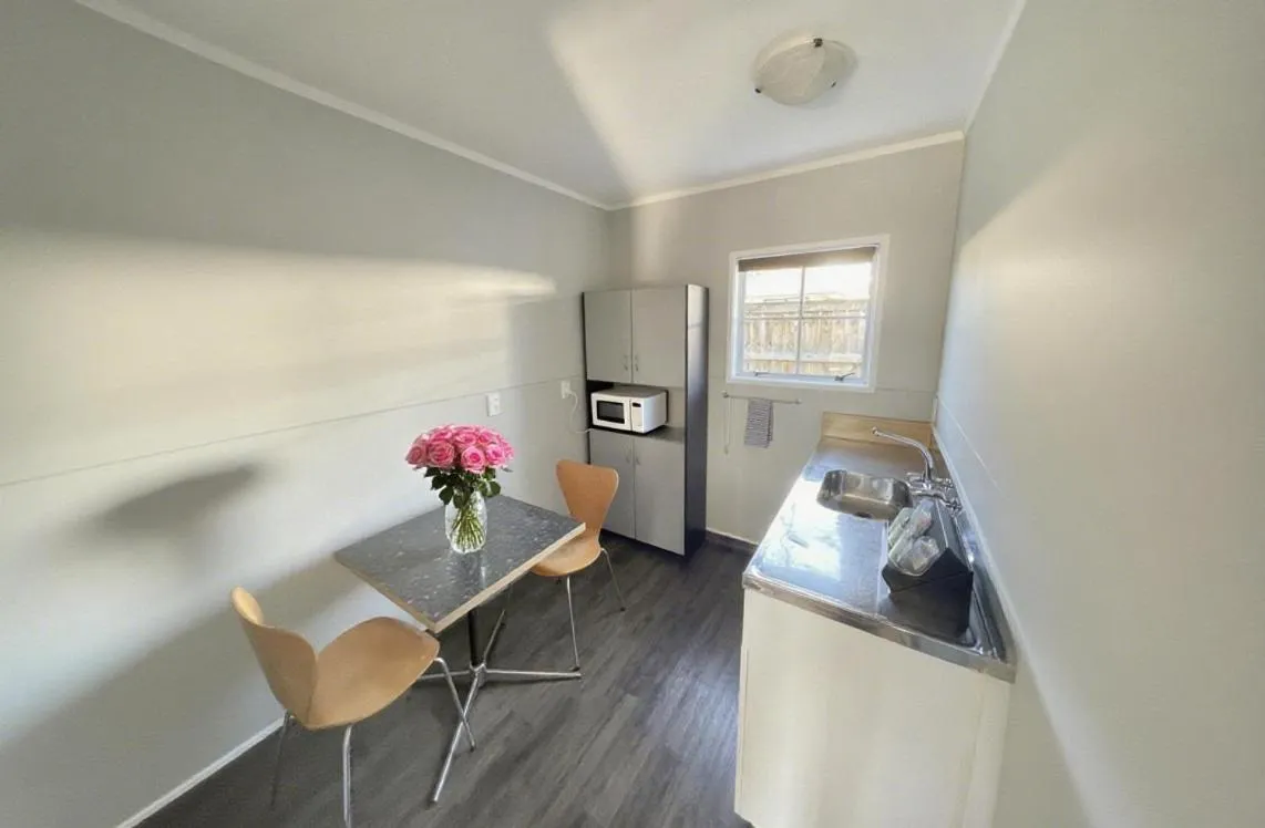 Kitchen or kitchenette in Boundary Court Motor Inn