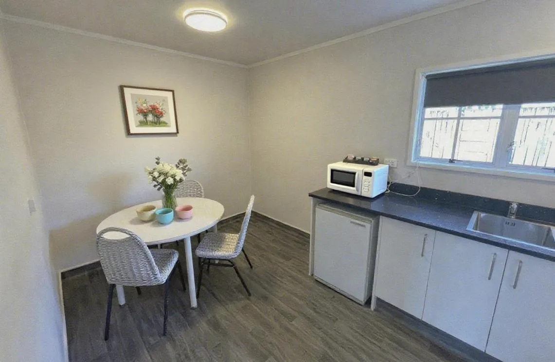 Kitchen or kitchenette in Boundary Court Motor Inn