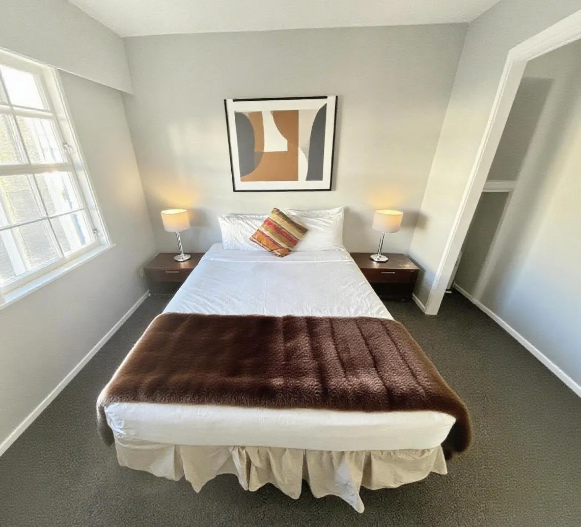 Bed in Boundary Court Motor Inn