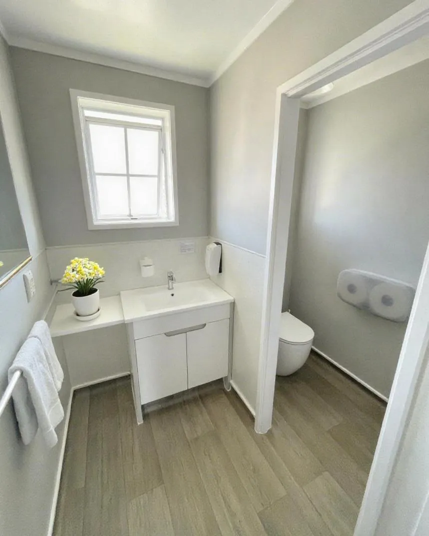 Toilet in Boundary Court Motor Inn