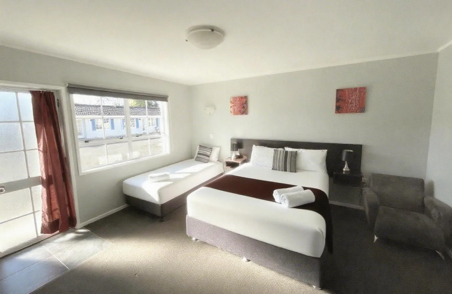 Bed in Boundary Court Motor Inn