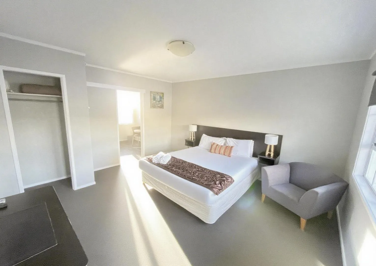 Bed in Boundary Court Motor Inn