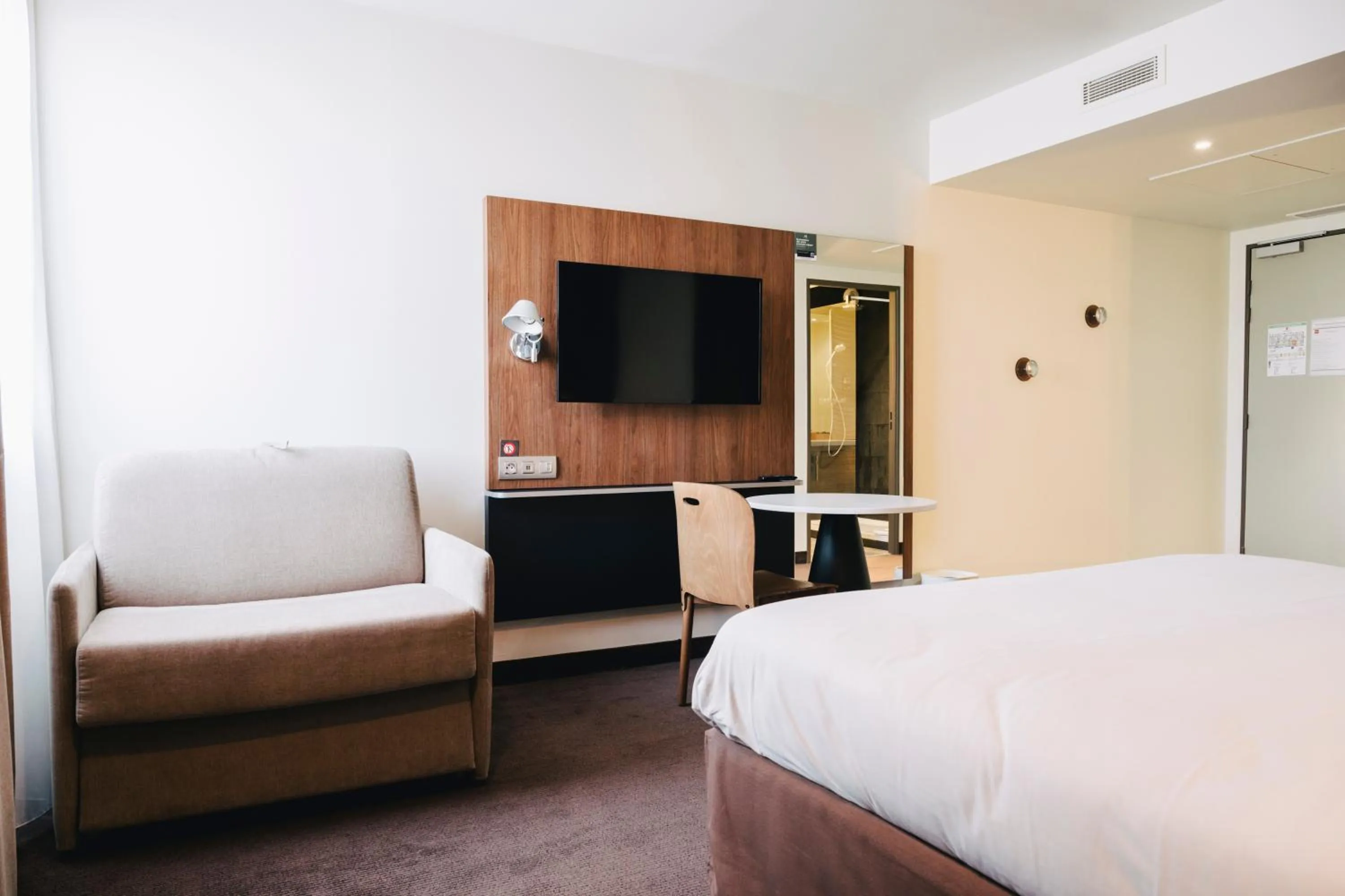 Bedroom, Bed in Ibis Rouen Centre Rive Gauche Mermoz