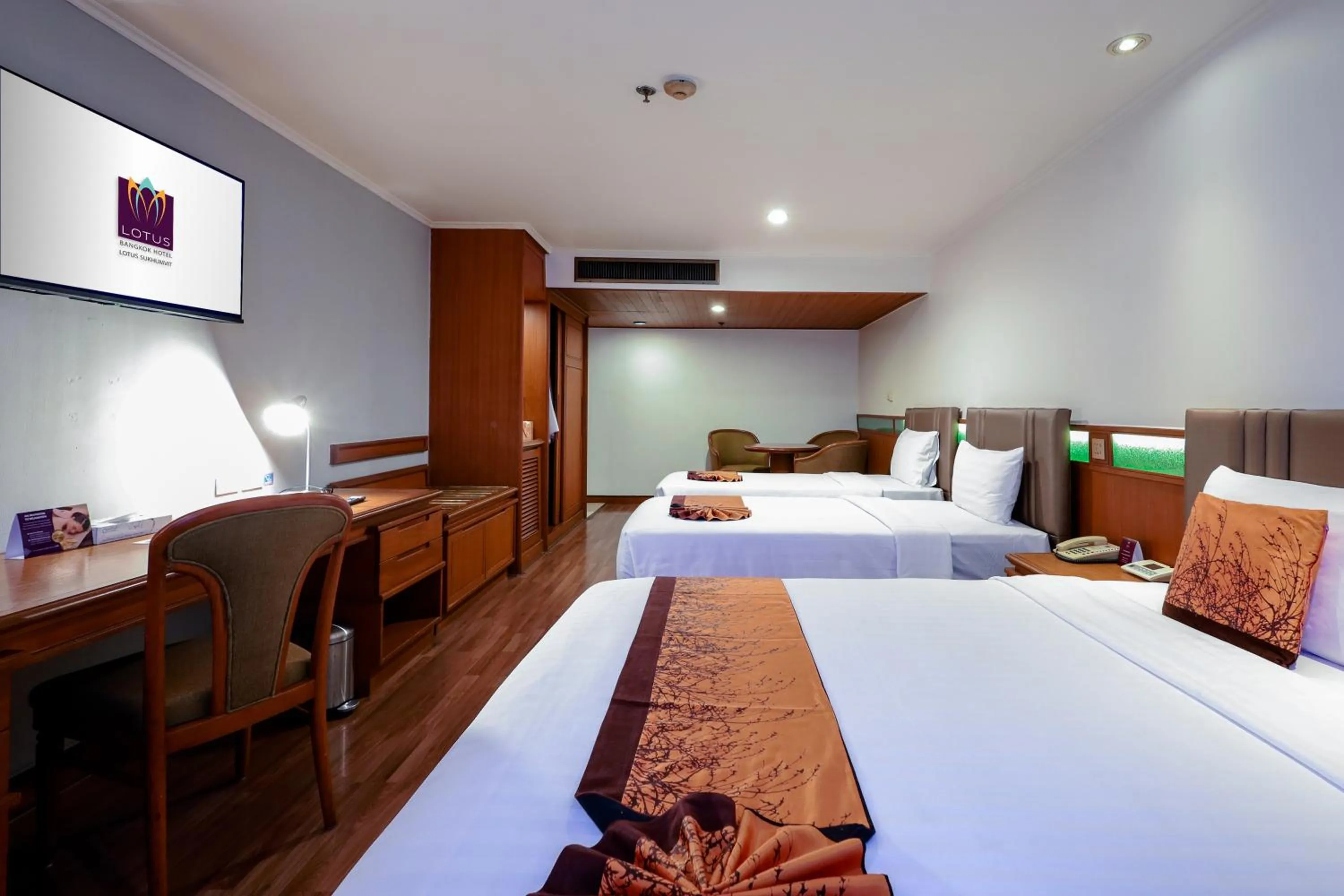 Bed in Bangkok Hotel Lotus Sukhumvit 33