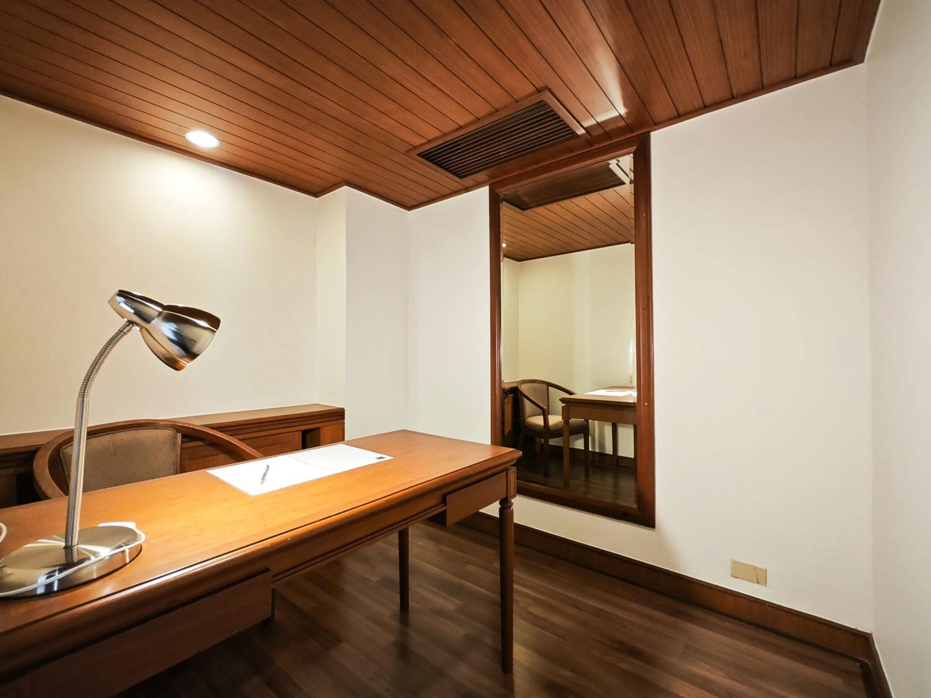 Living room in Bangkok Hotel Lotus Sukhumvit 33