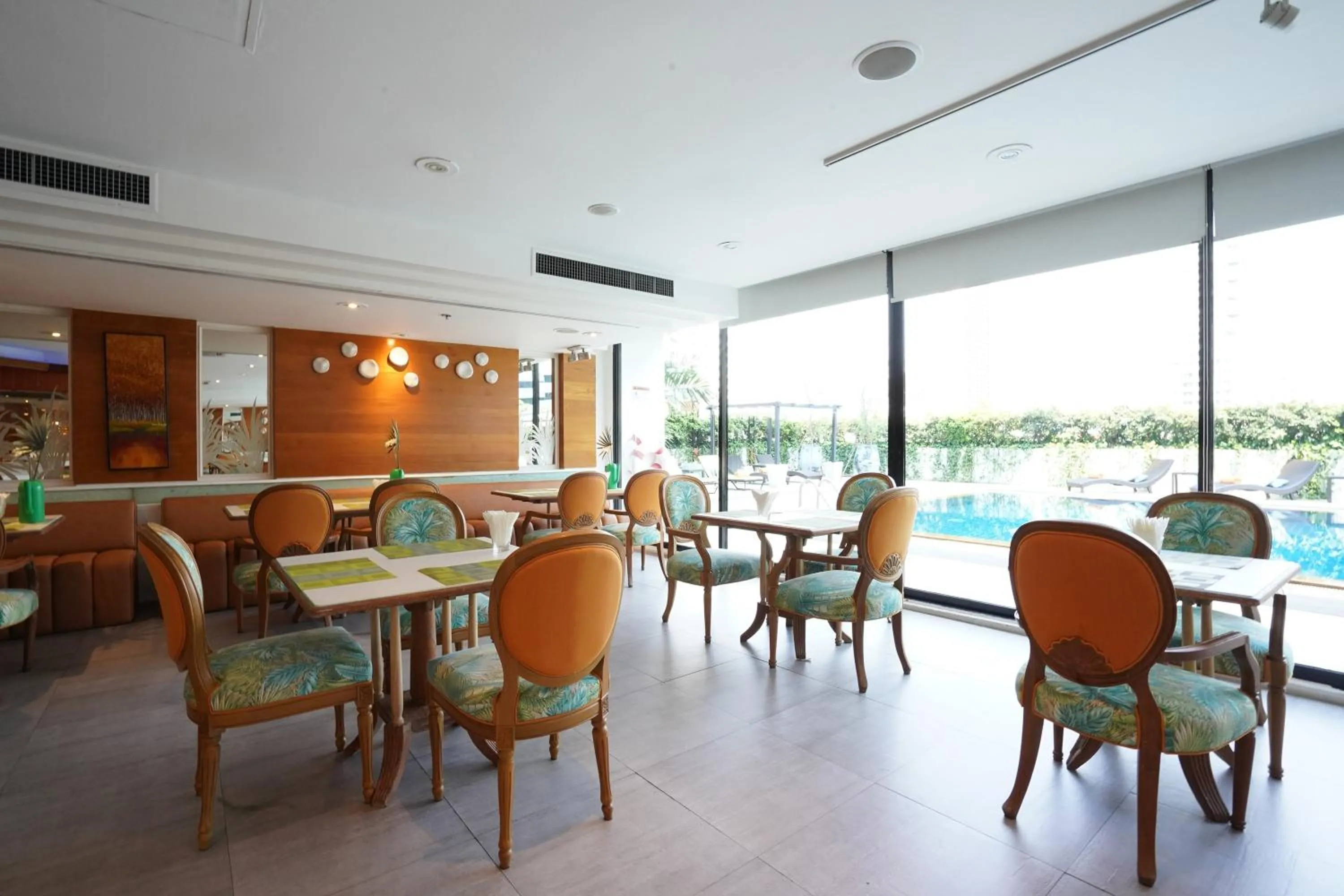 Restaurant/places to eat in Bangkok Hotel Lotus Sukhumvit 33