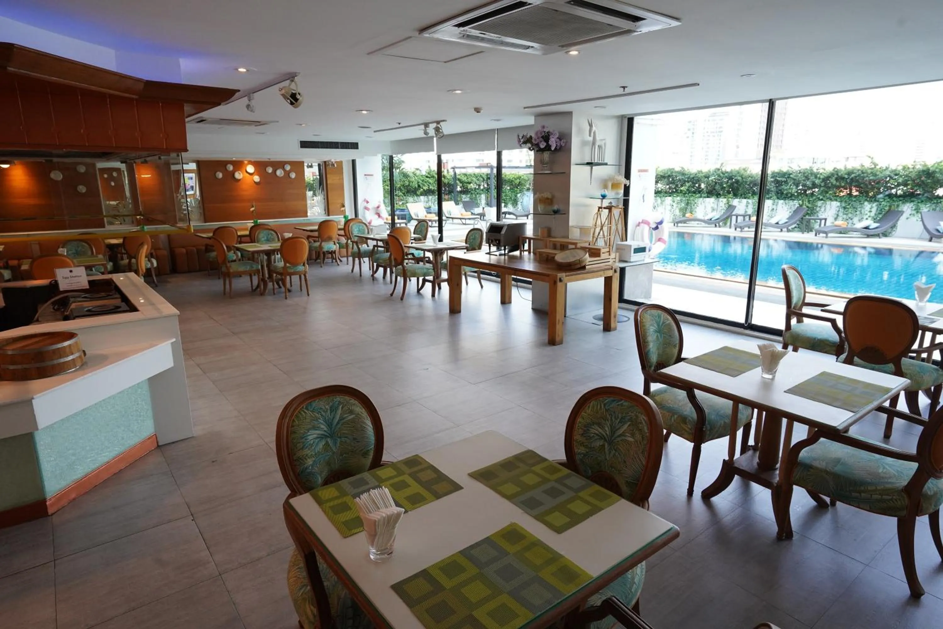 Restaurant/places to eat in Bangkok Hotel Lotus Sukhumvit 33