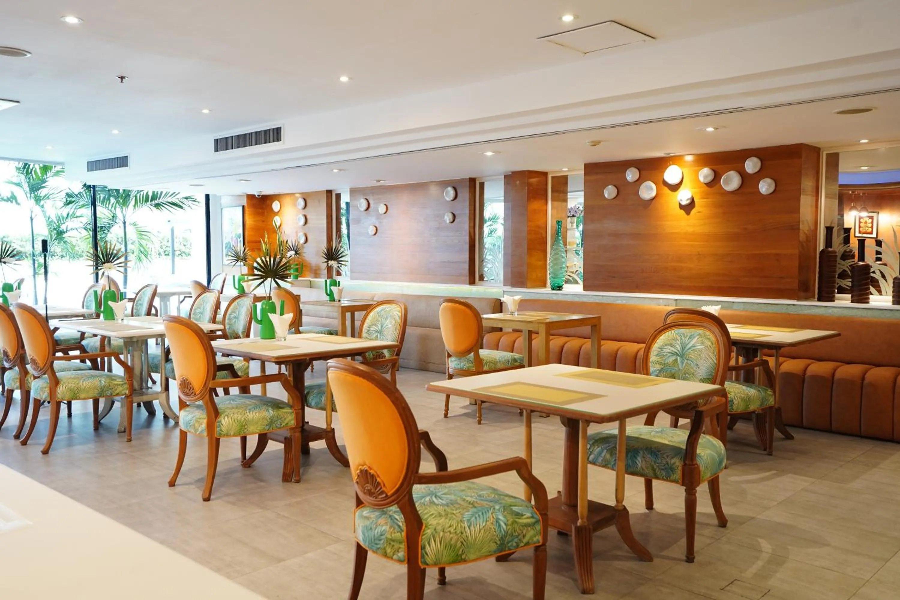 Restaurant/places to eat in Bangkok Hotel Lotus Sukhumvit 33