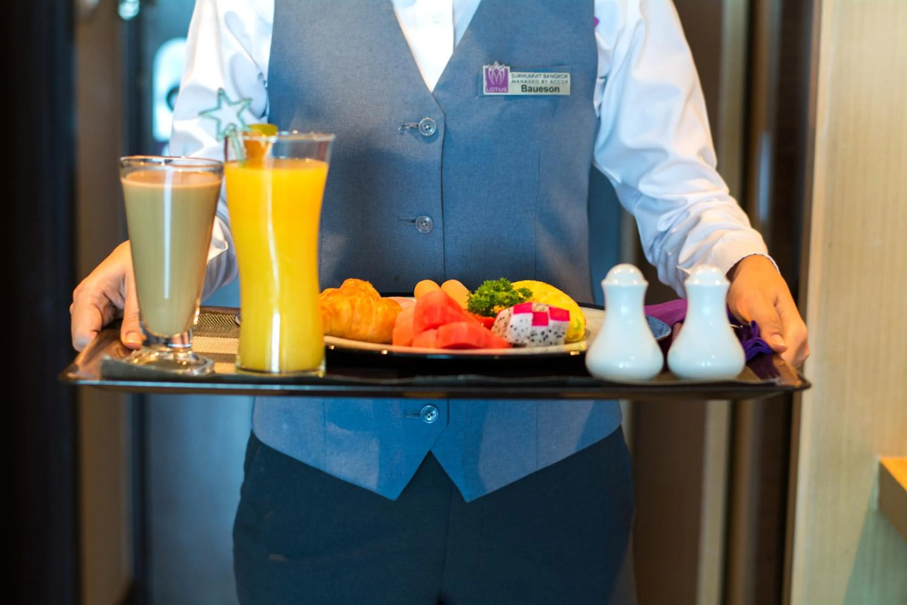 Staff in Bangkok Hotel Lotus Sukhumvit 33