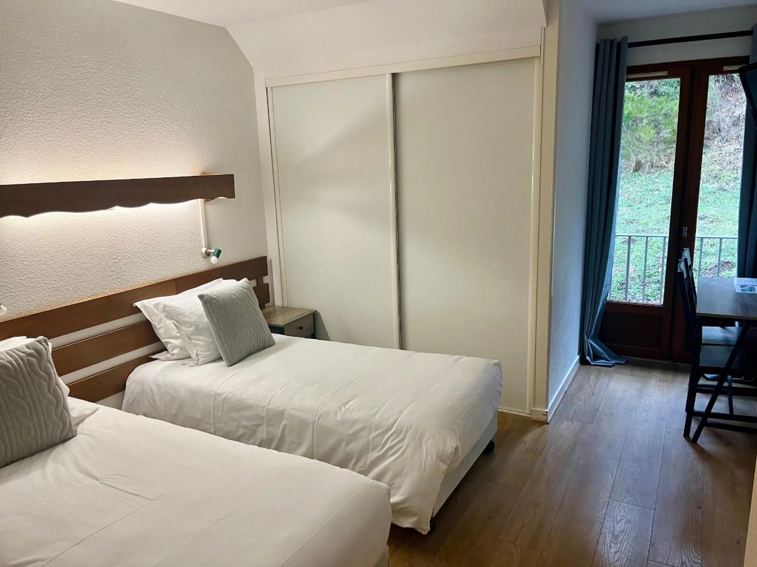 Bed in Hotel Restaurant Le Clos