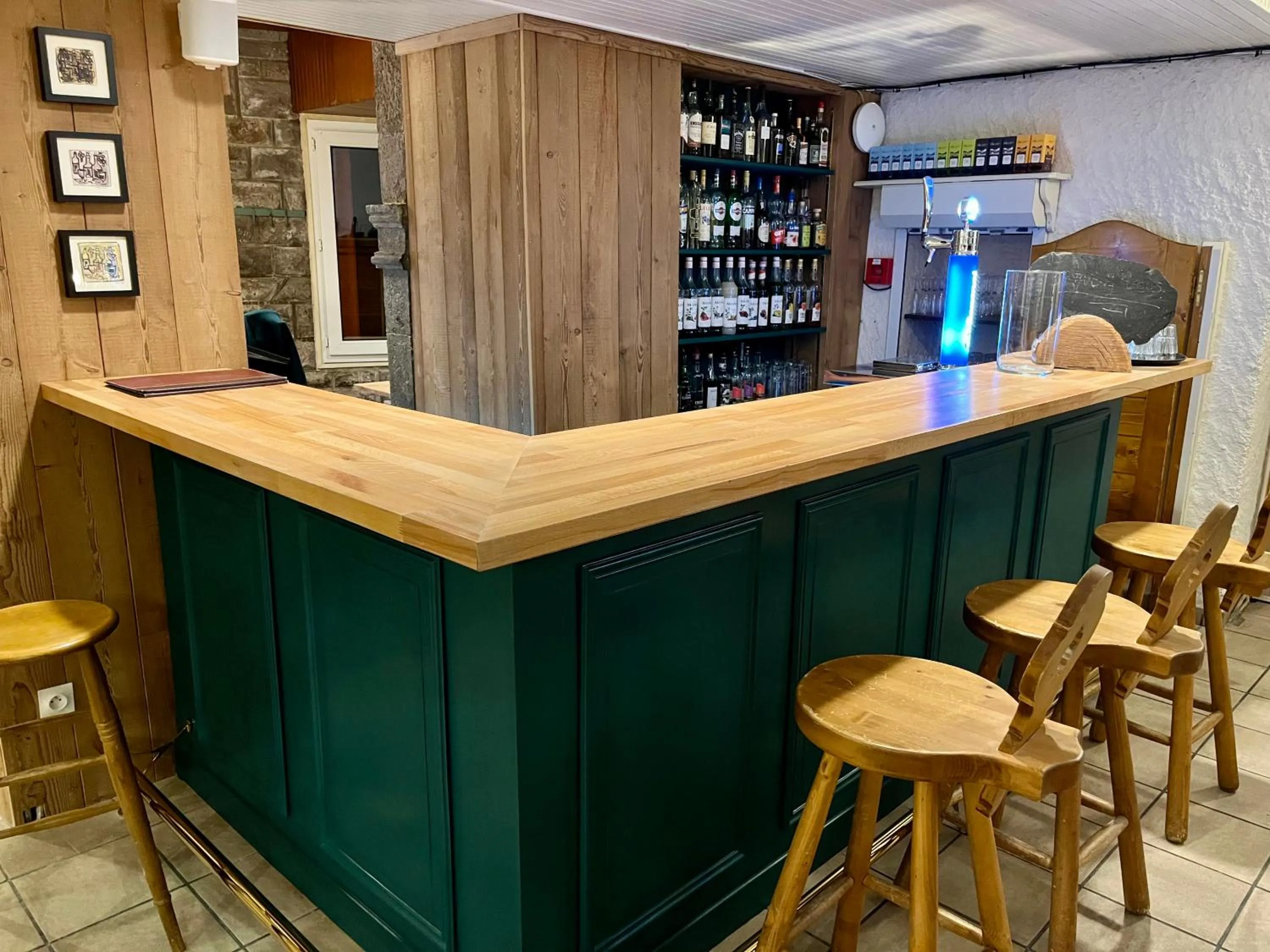 Lounge or bar in Hotel Restaurant Le Clos