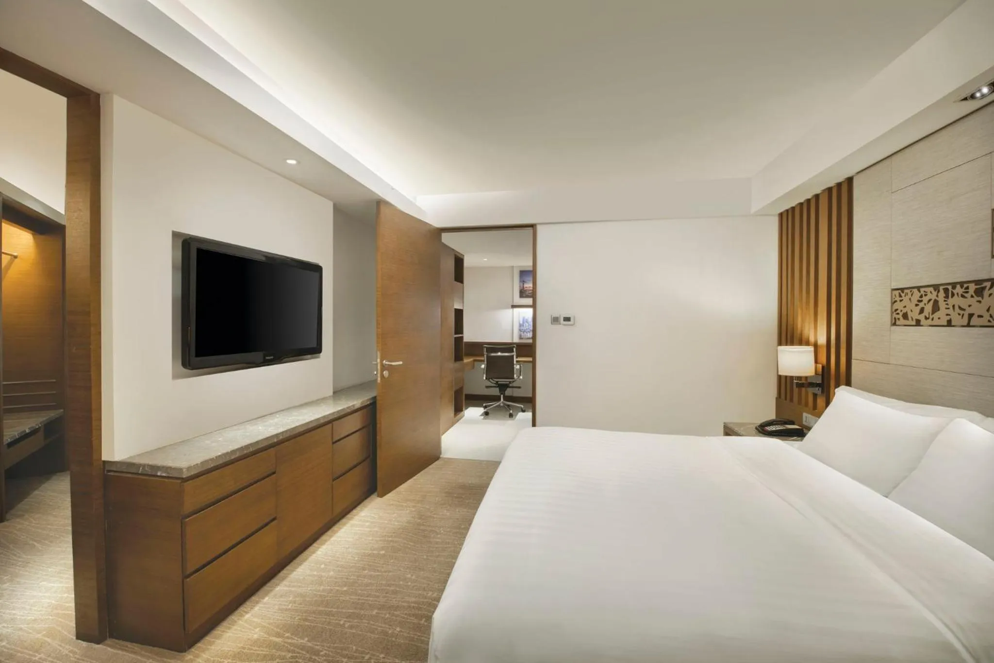Photo of the whole room, Bed in Crowne Plaza Guangzhou City Centre by IHG
