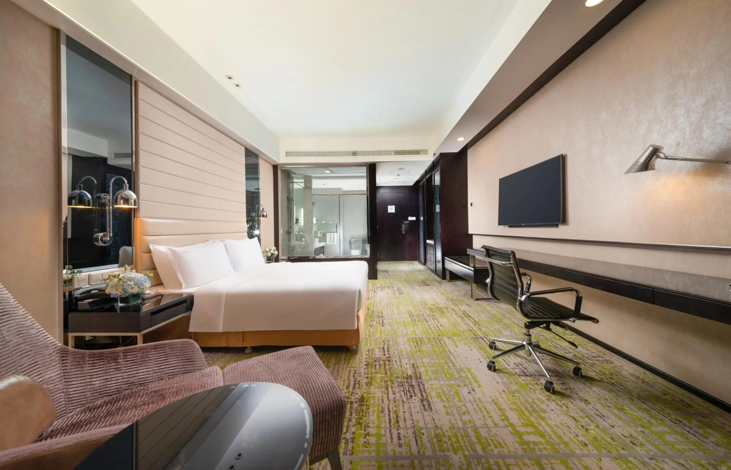 Bed in Holiday Inn Beijing Focus Square by IHG