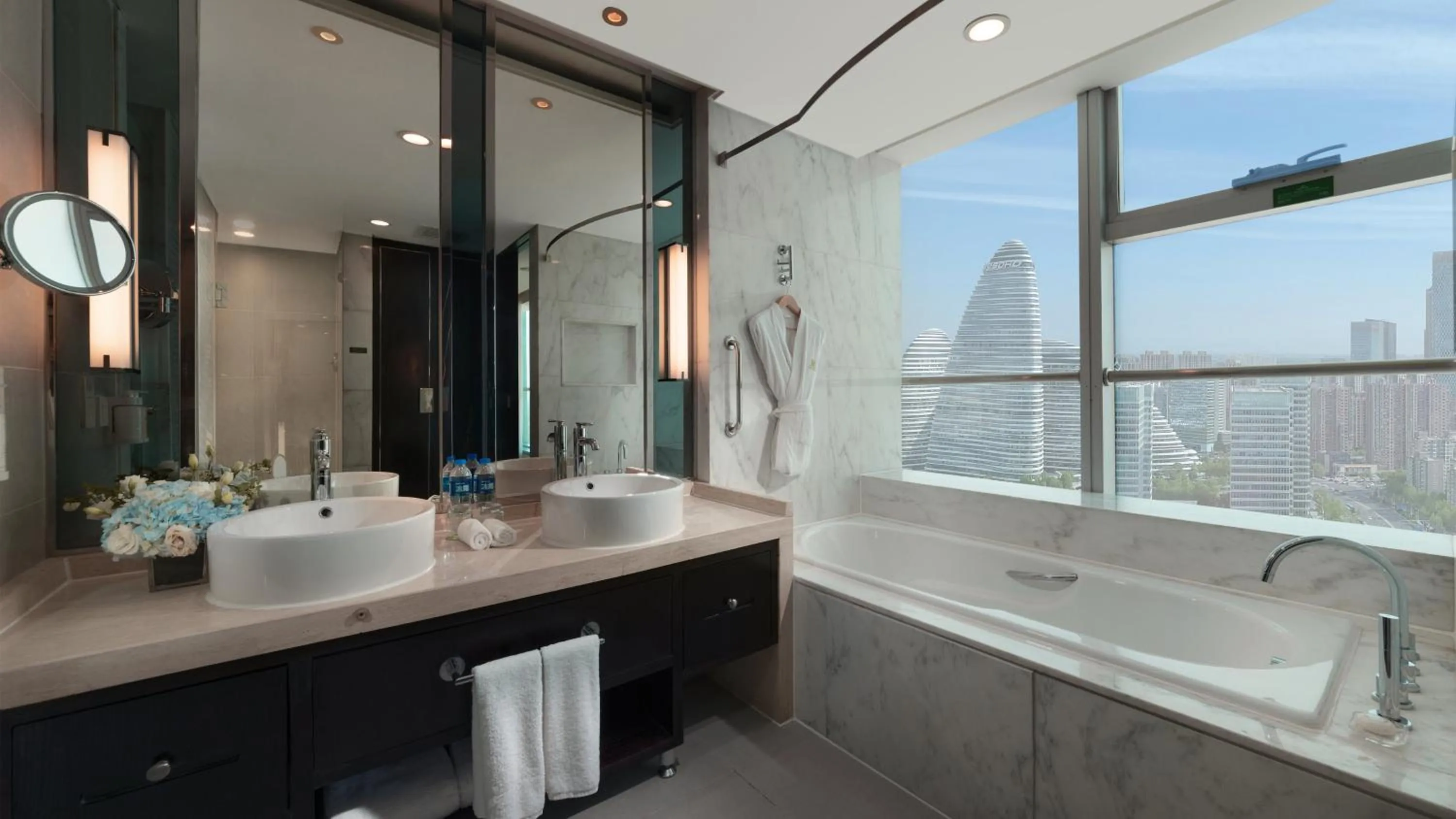 Bedroom in Holiday Inn Beijing Focus Square by IHG