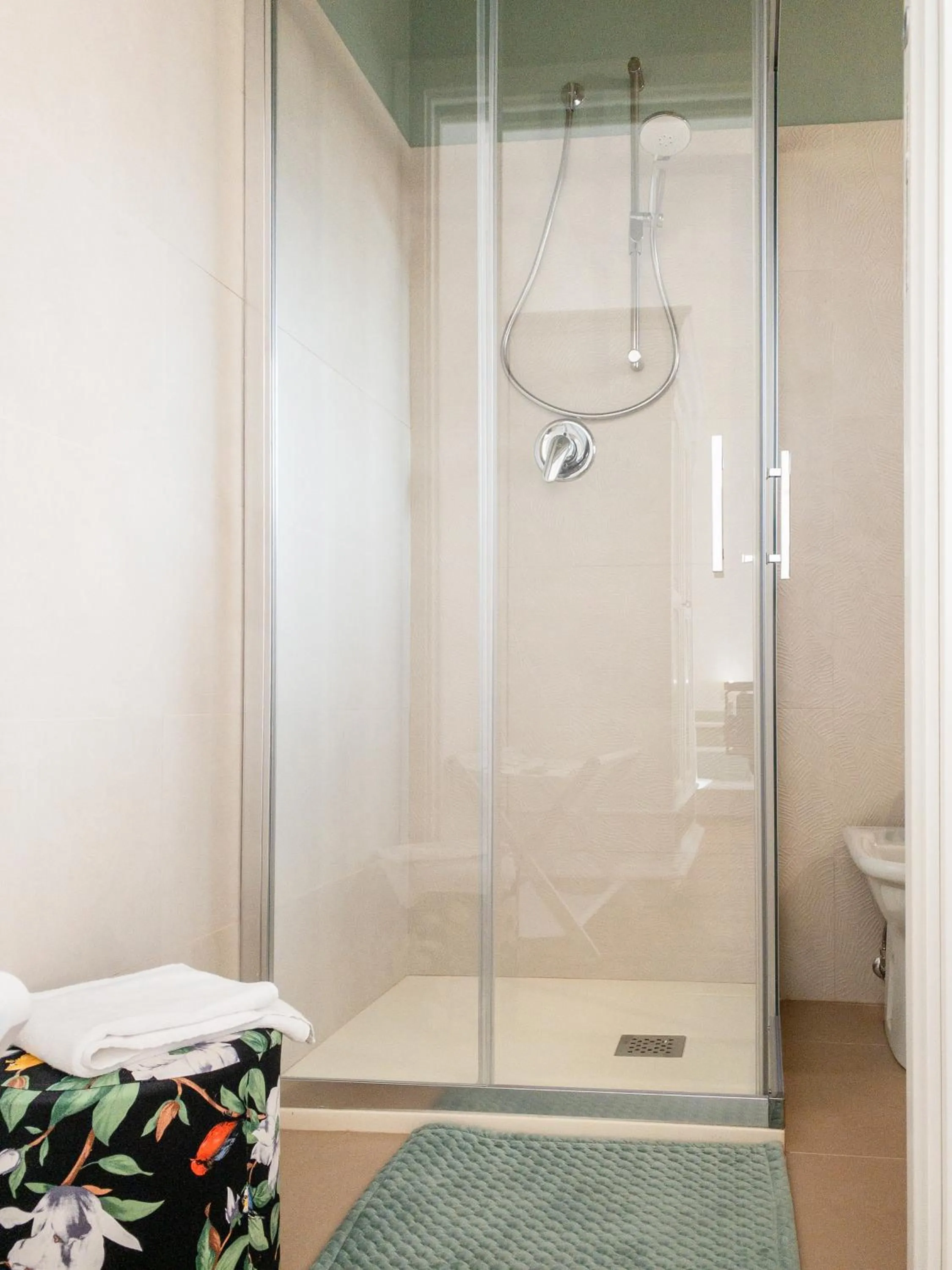 Shower in Hotel Donatella