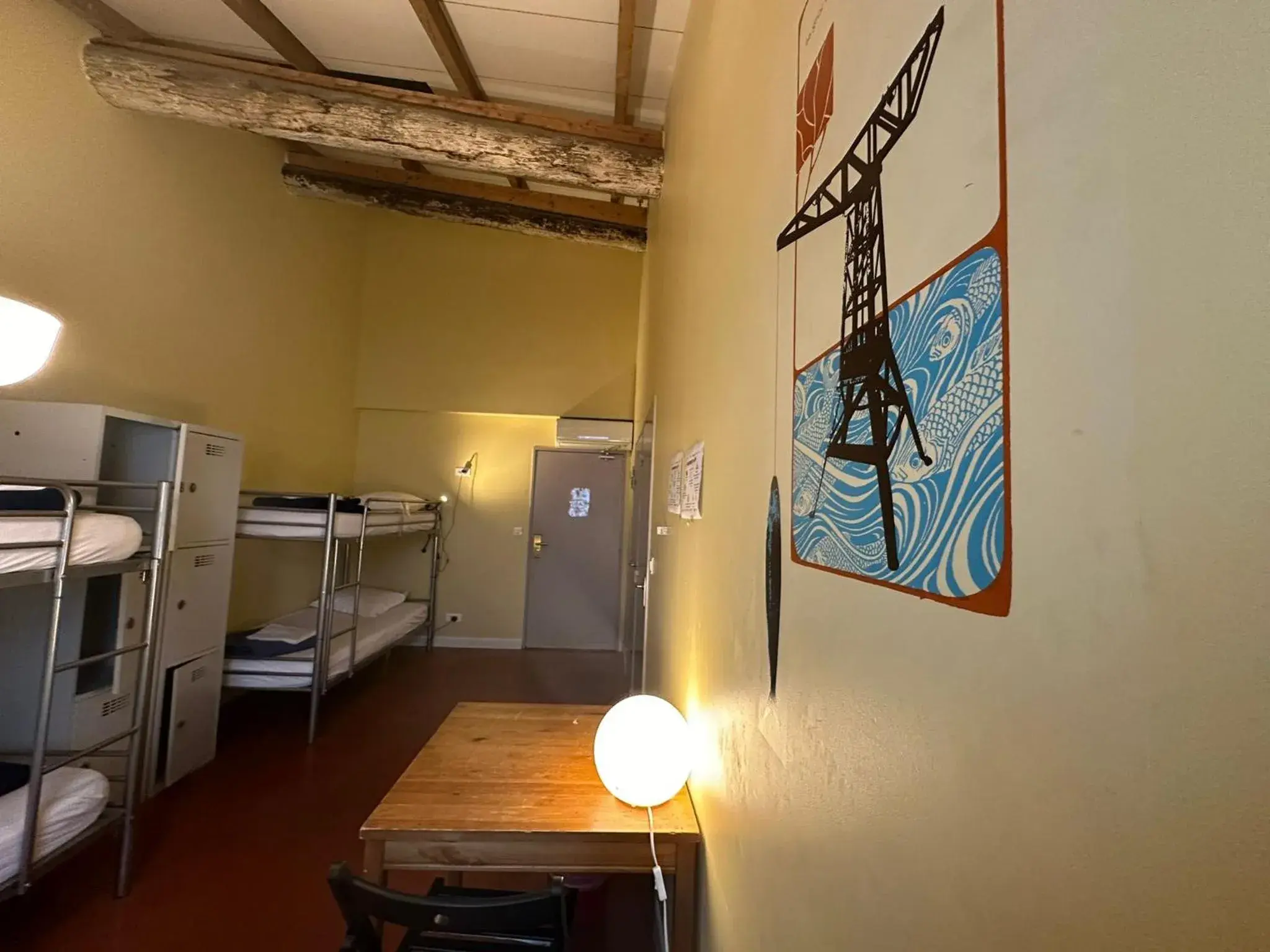 Quadruple Room with Private Bathroom in Hostel Vertigo Vieux-Port Quadruple Room with Private Bathroom in Hostel Vertigo Vieux-Port