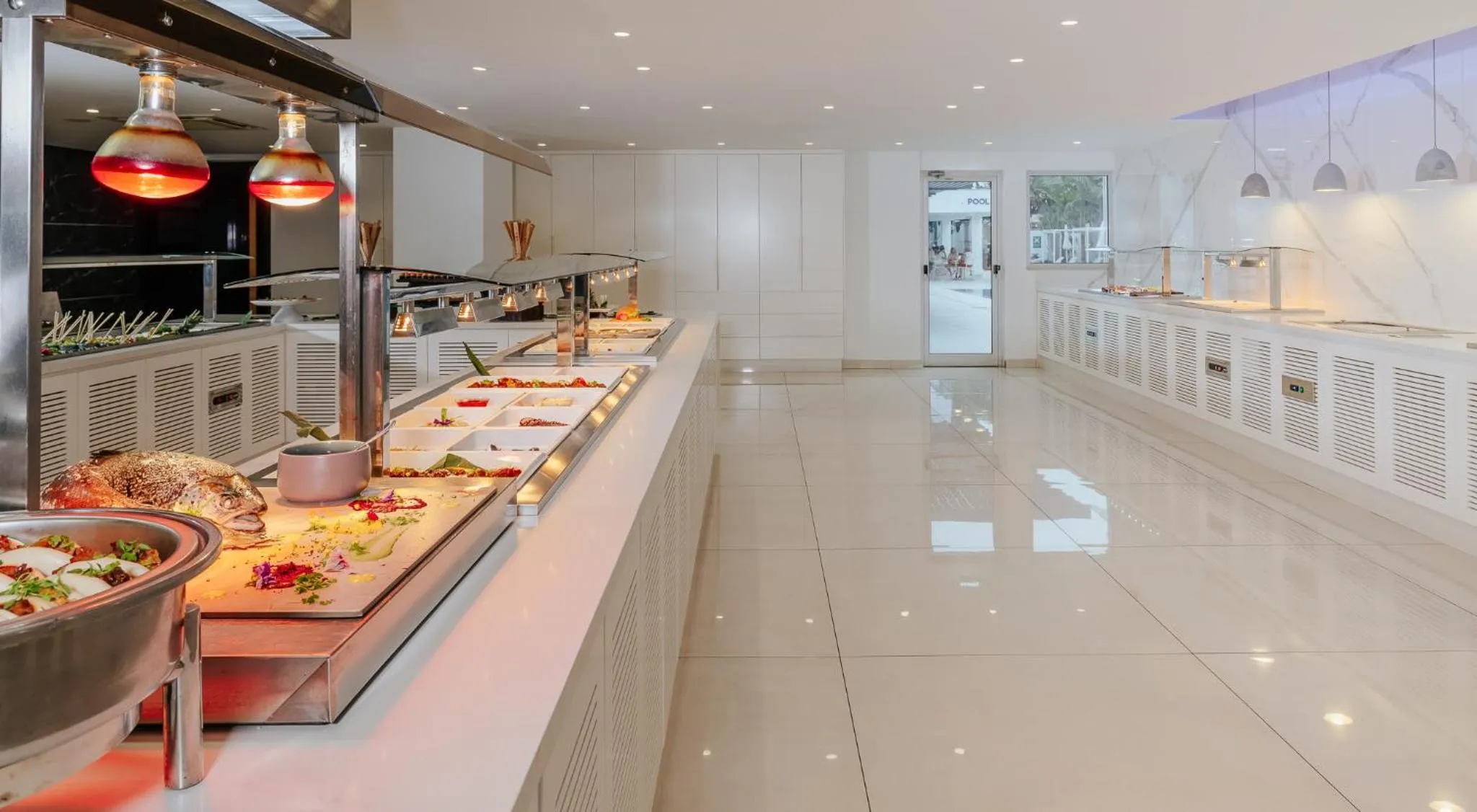 Dining area in Seasons Hotel (Adults Only)