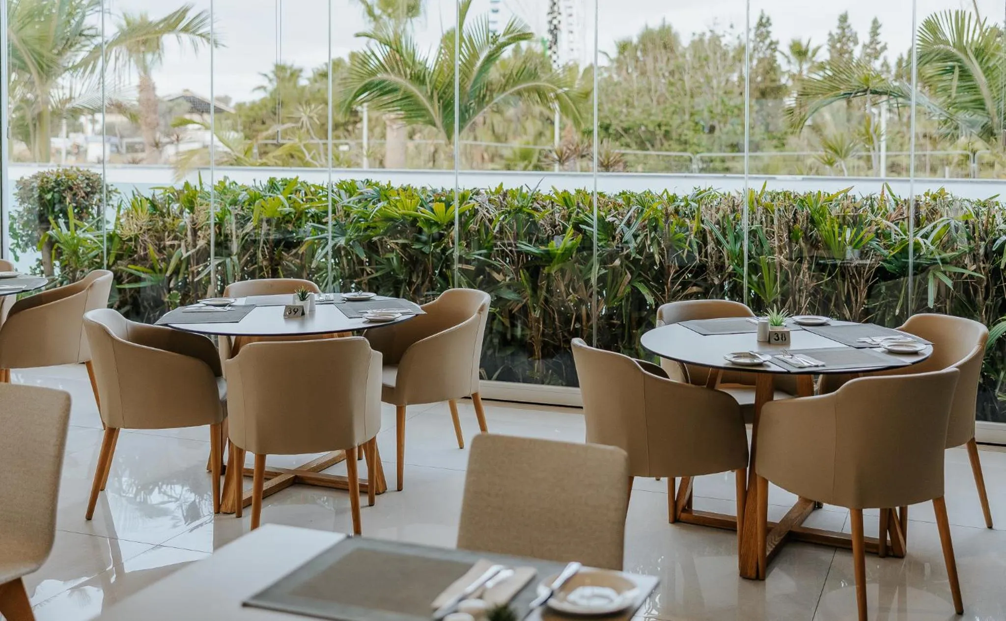 Restaurant/places to eat in Seasons Hotel (Adults Only)