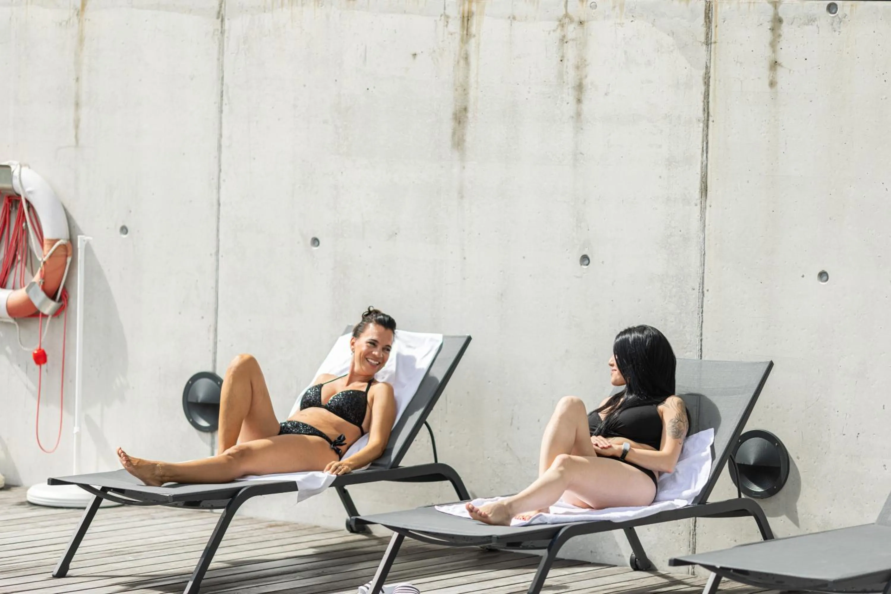 Swimming pool in lintharena ag