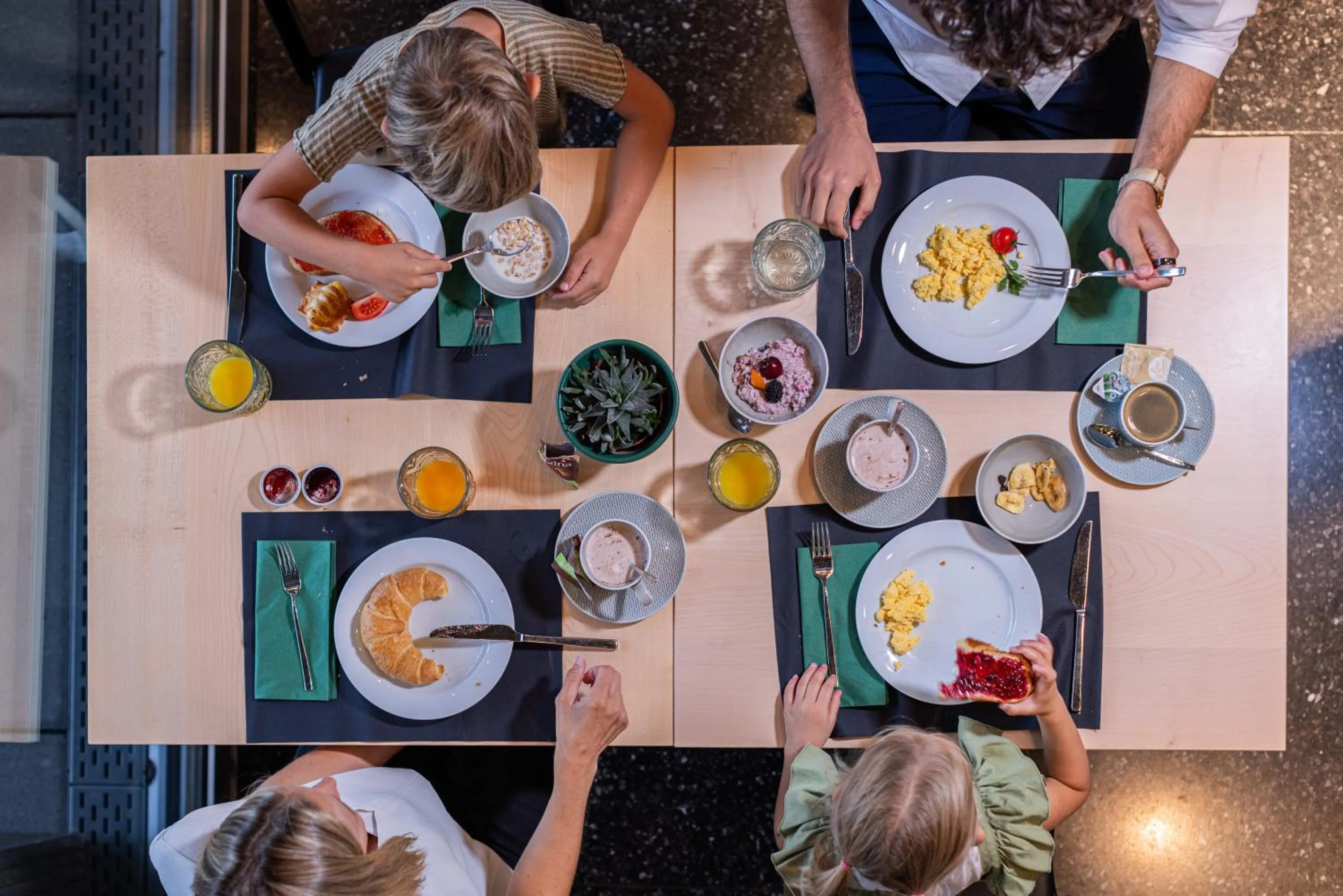 Restaurant/places to eat in lintharena ag