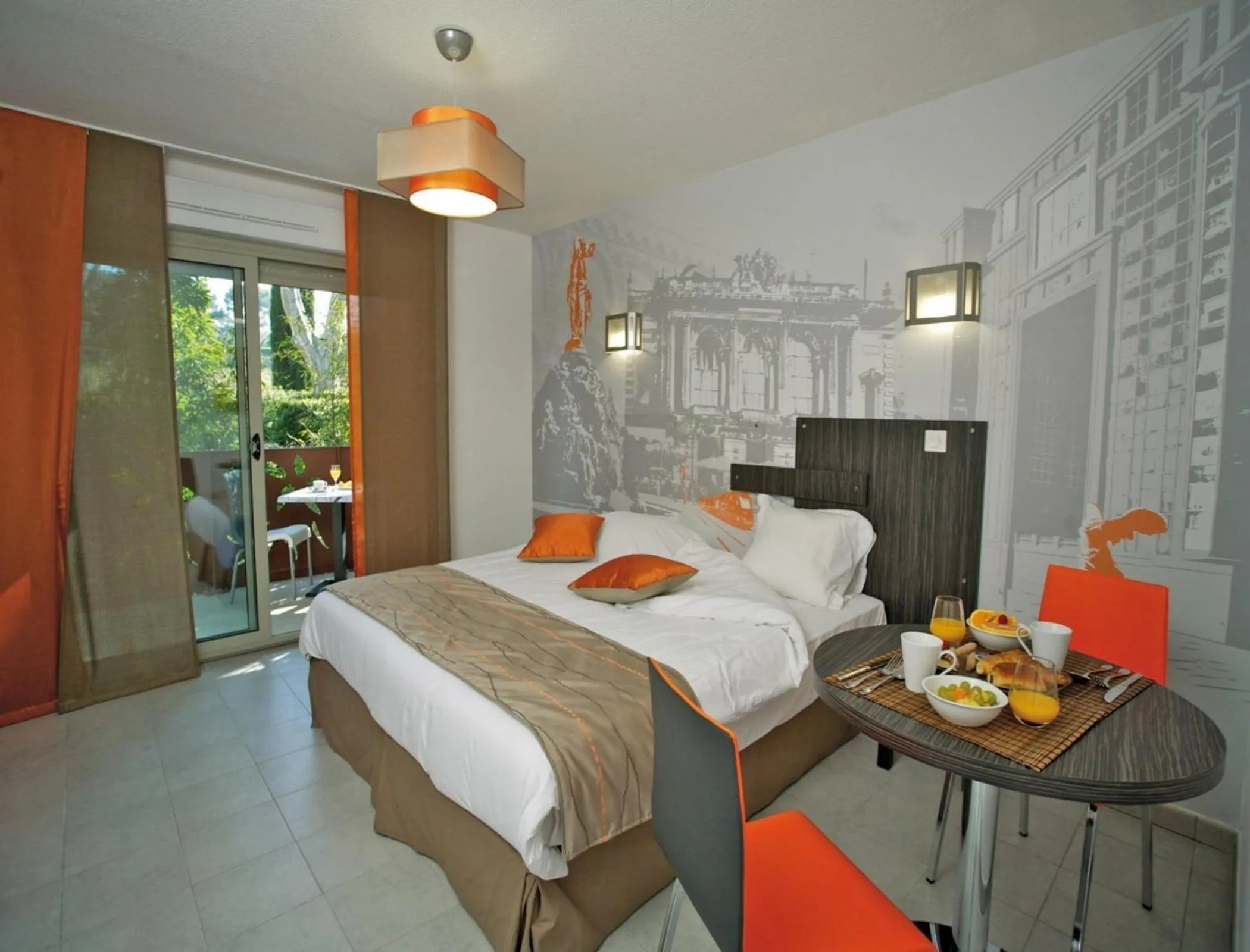 Balcony/Terrace, Bed in Lagrange Aparthotel Montpellier Millénaire