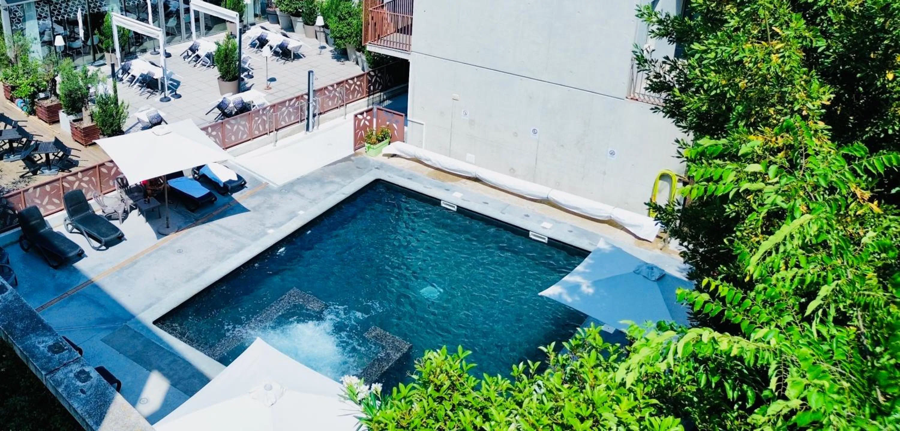 Swimming pool in Lagrange Aparthotel Montpellier Millénaire
