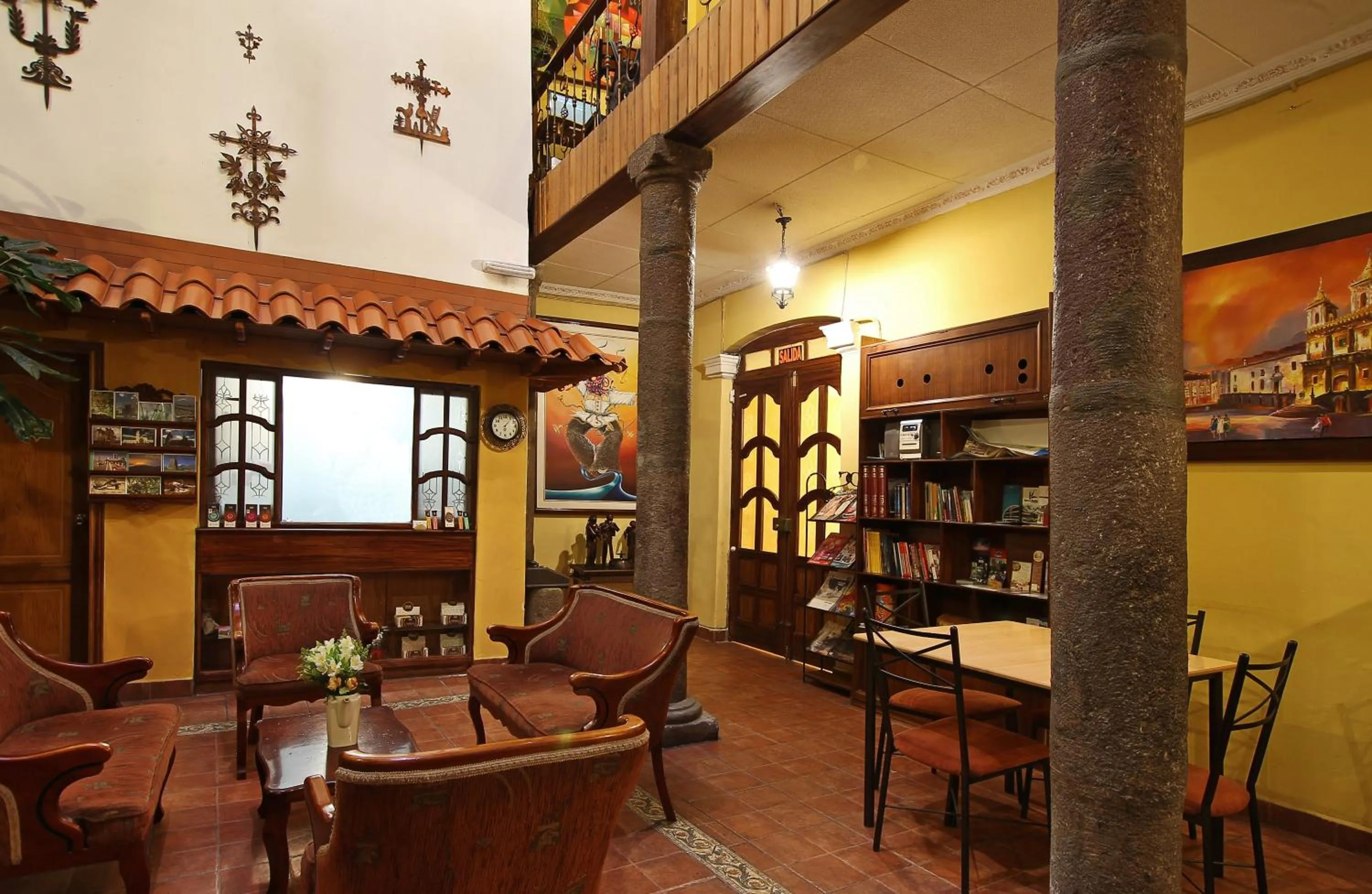 Library in Mía Leticia B&B