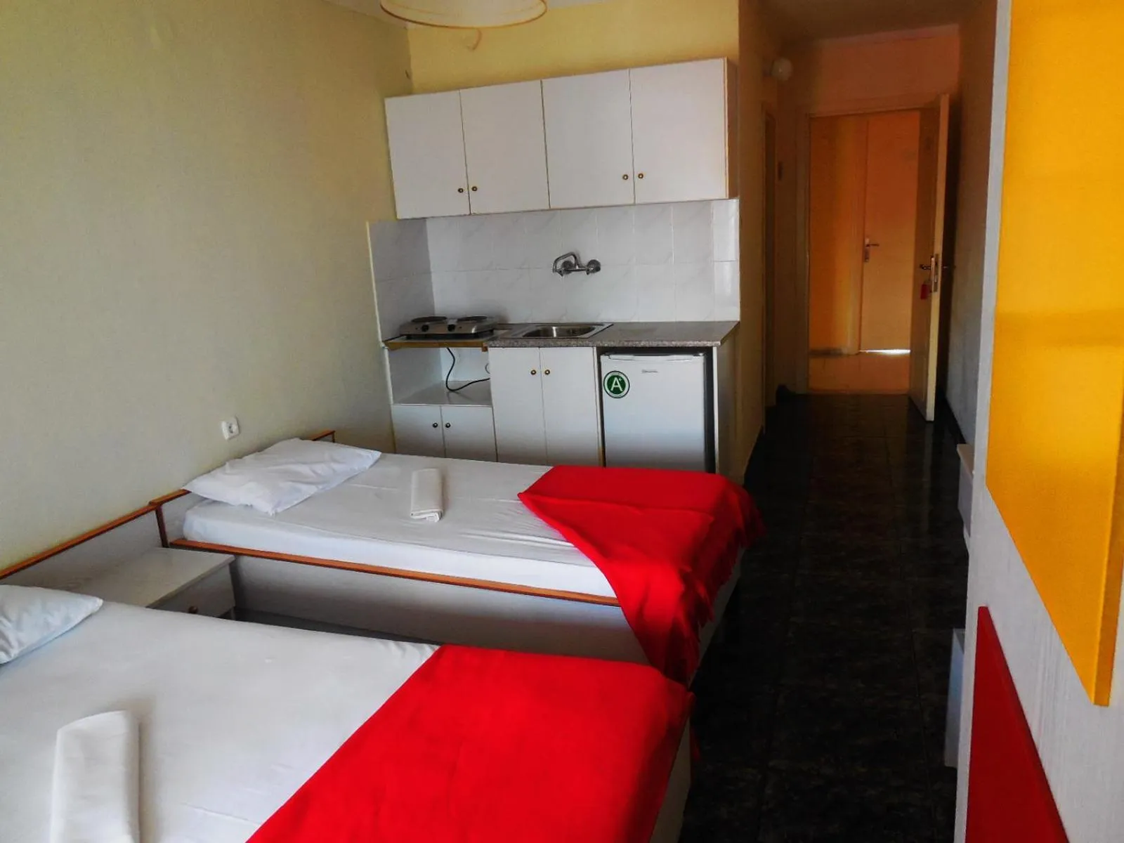 Kitchen or kitchenette, Bed in Hotel Dias Apartment