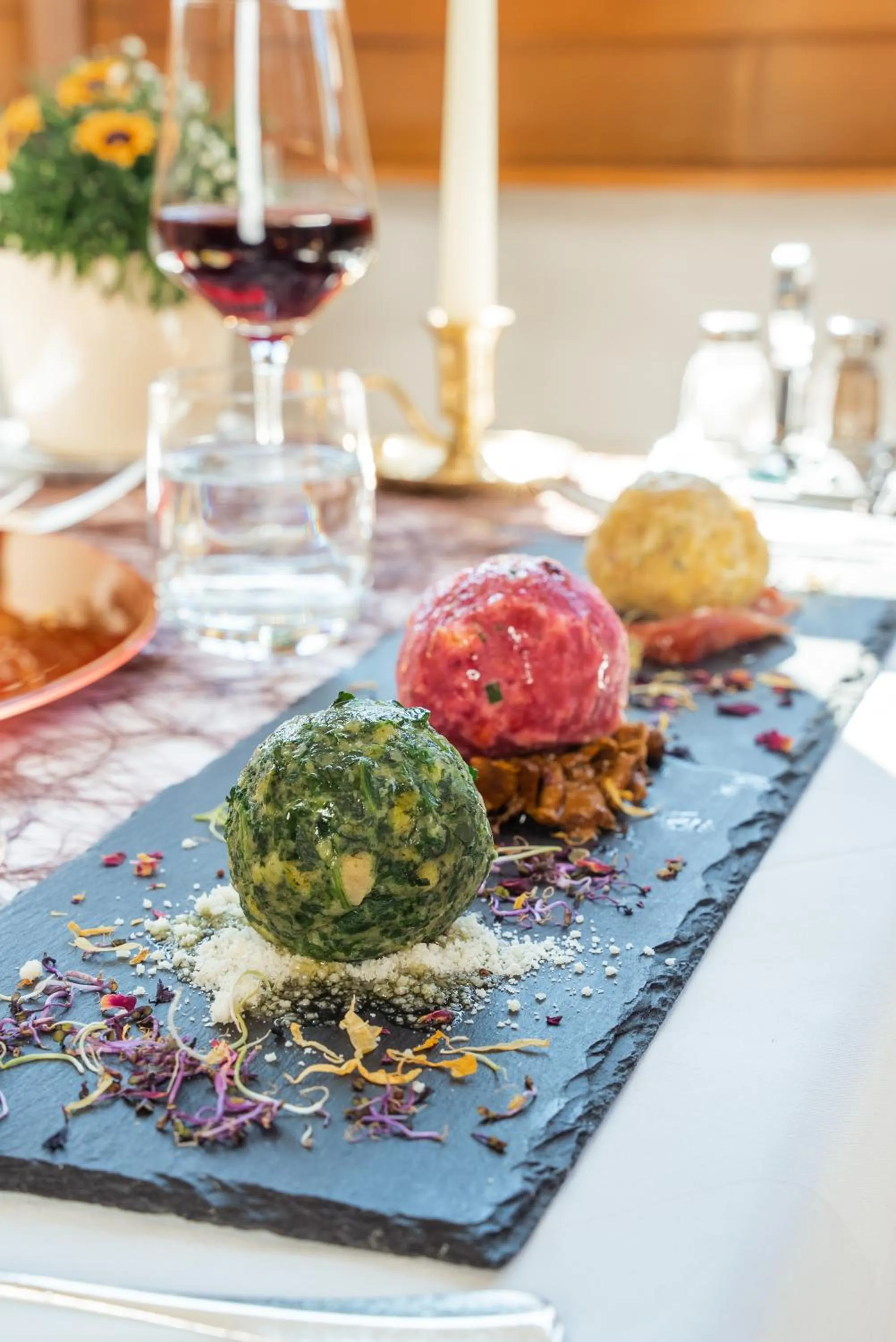 Restaurant/places to eat in Charme Hotel Uridl