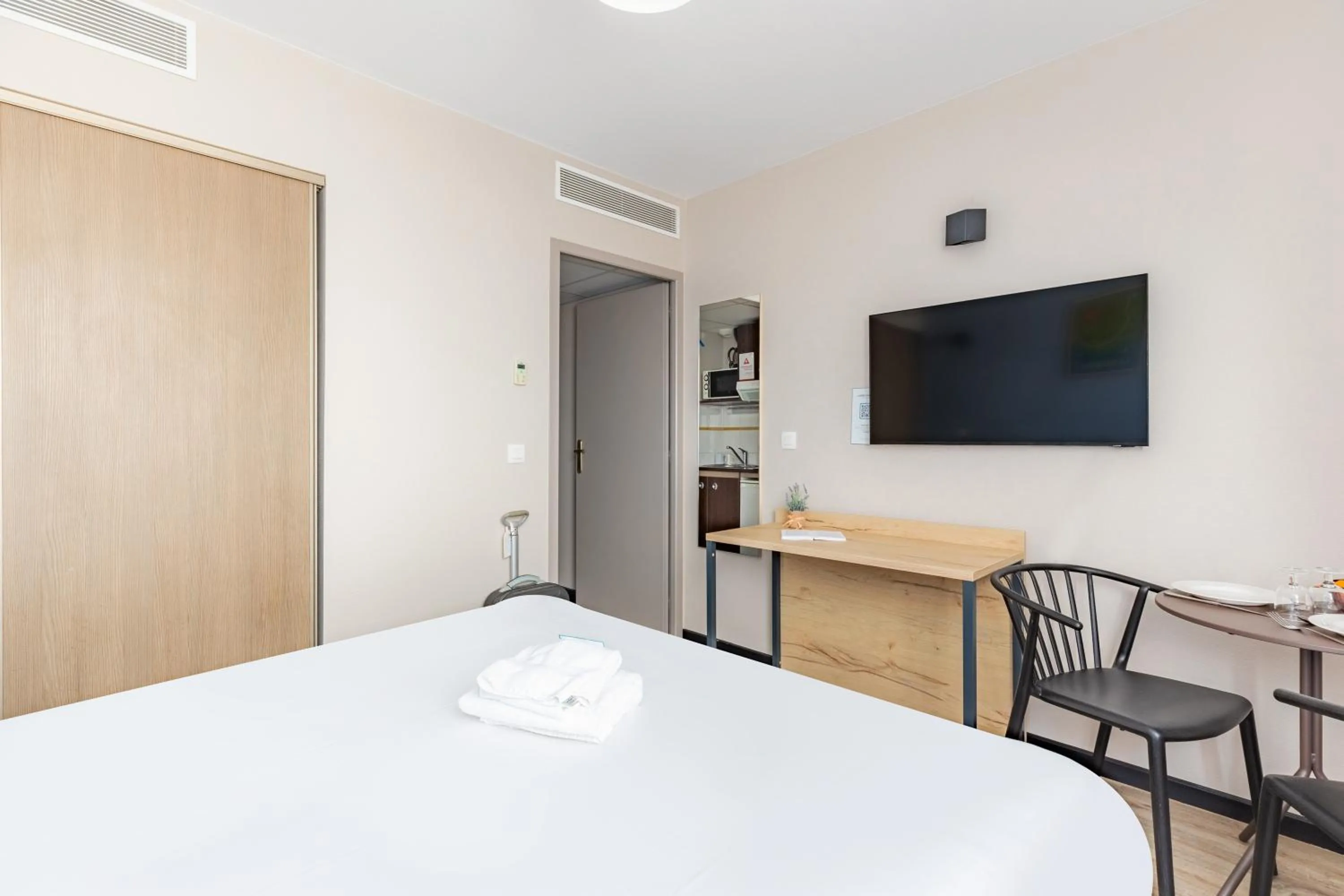 Bed in Appart'City Classic Montelimar