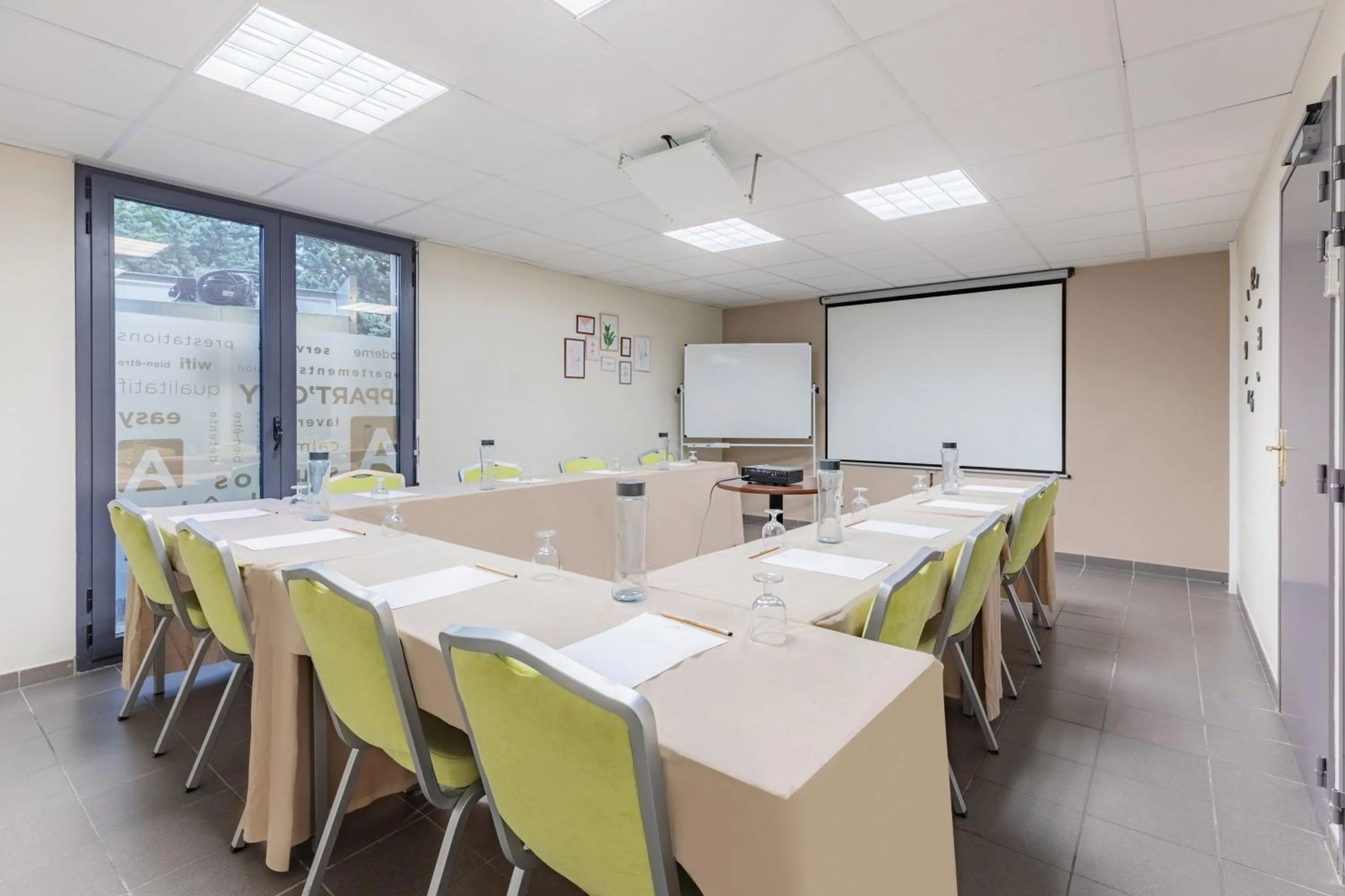 Meeting/conference room in Appart'City Classic Montelimar