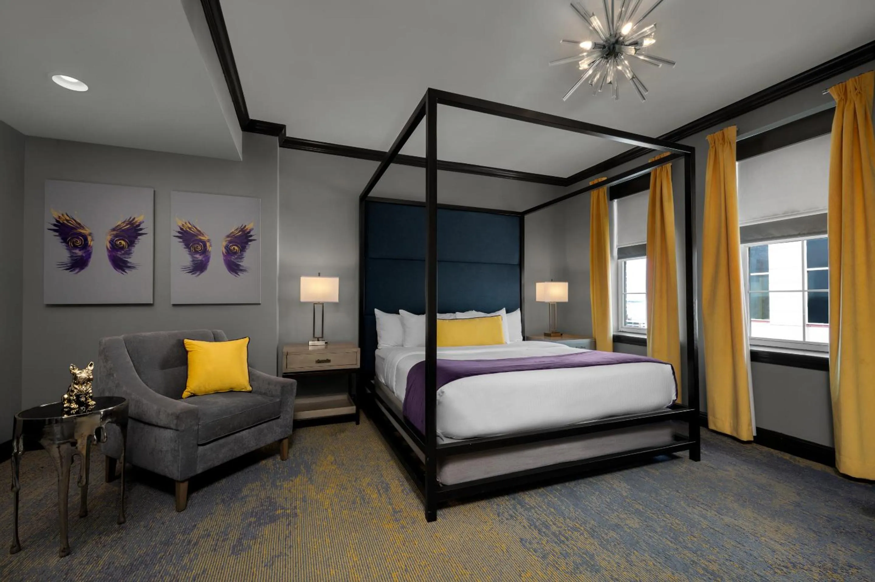 Bedroom, Bed in The Admiral, Downtown Historic District