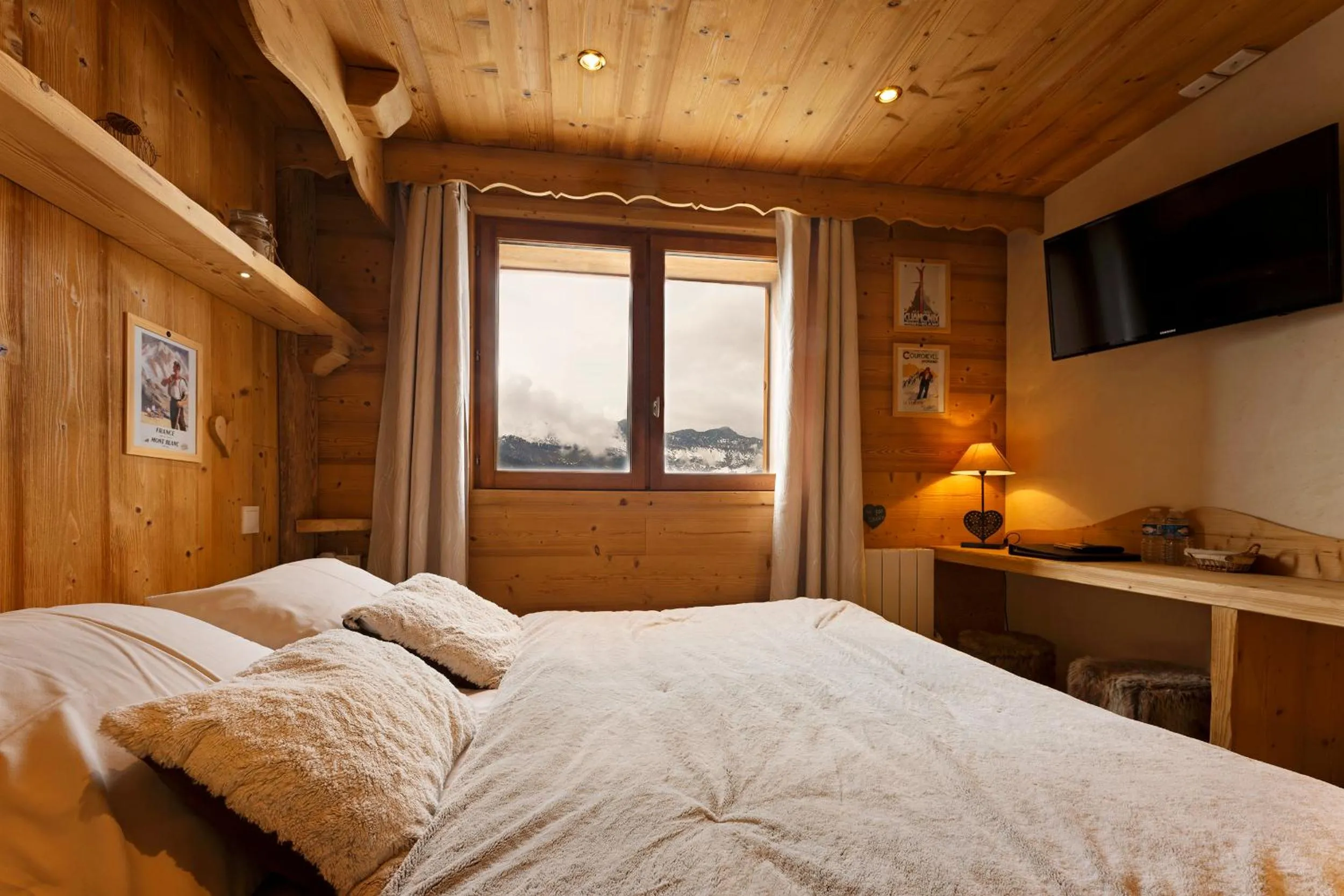 Bed in Chalet Hôtel du Mont-Charvin & Spa