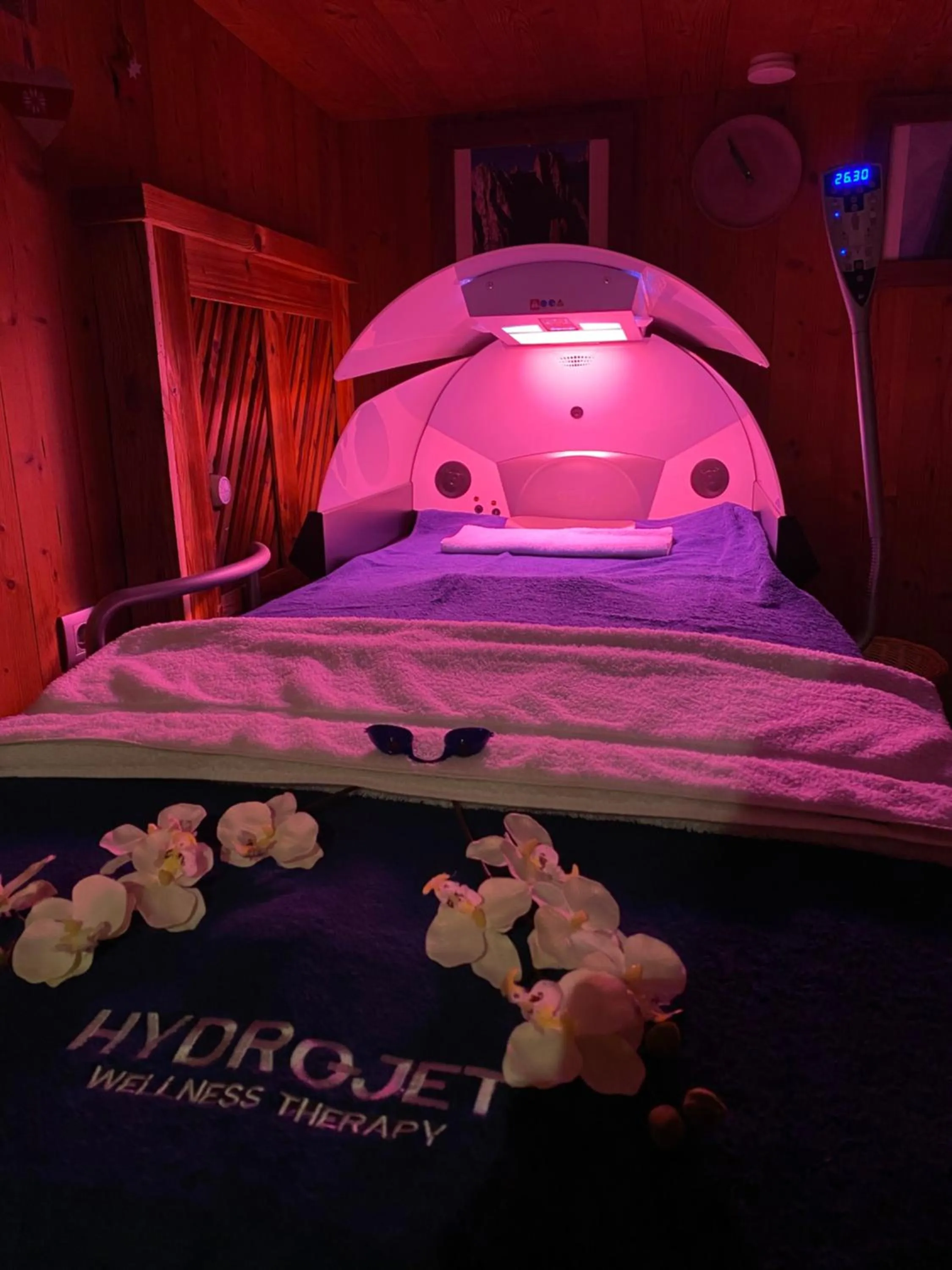 Massage, Bed in Chalet Hôtel du Mont-Charvin & Spa