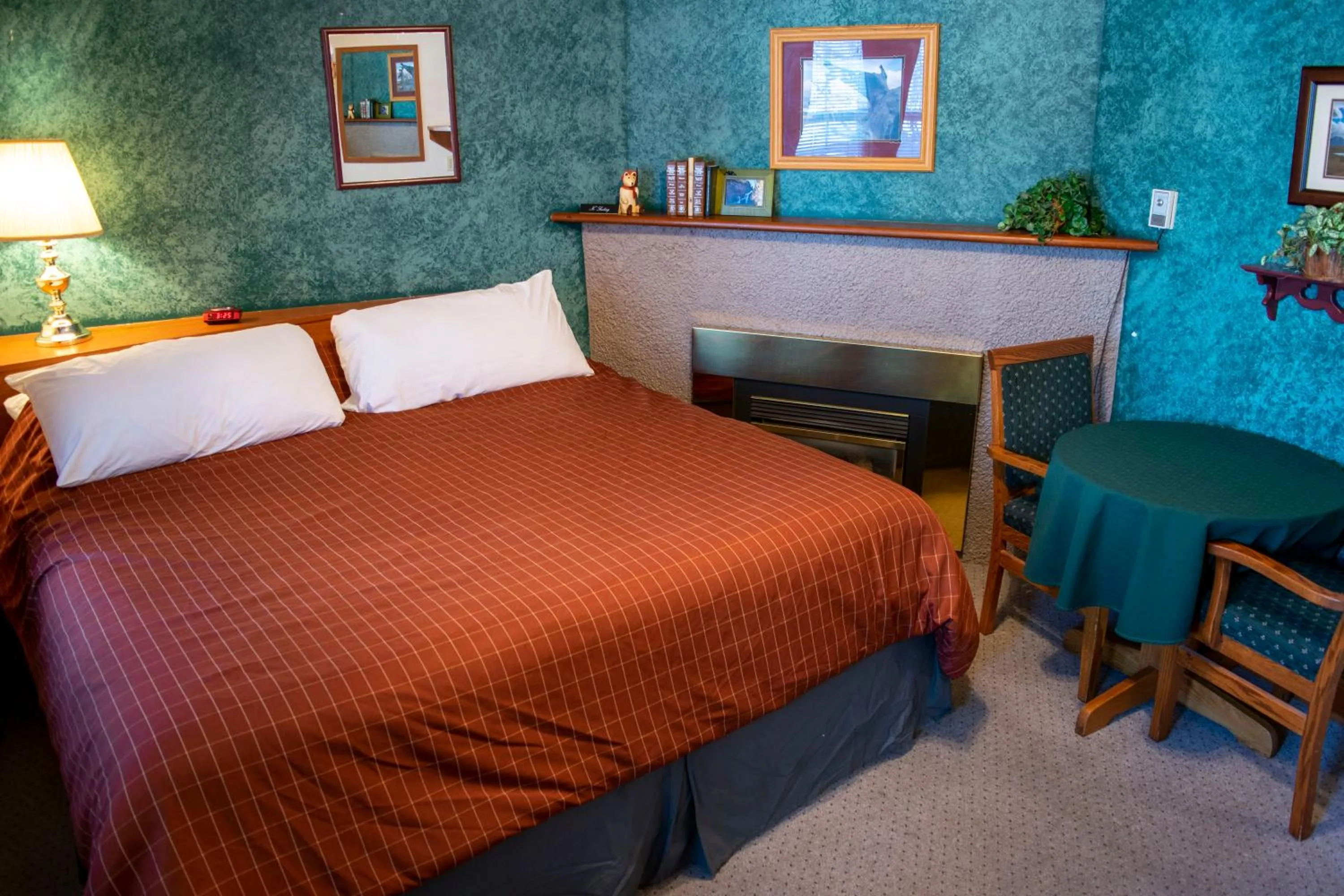 Bed in Crandell Mountain Lodge