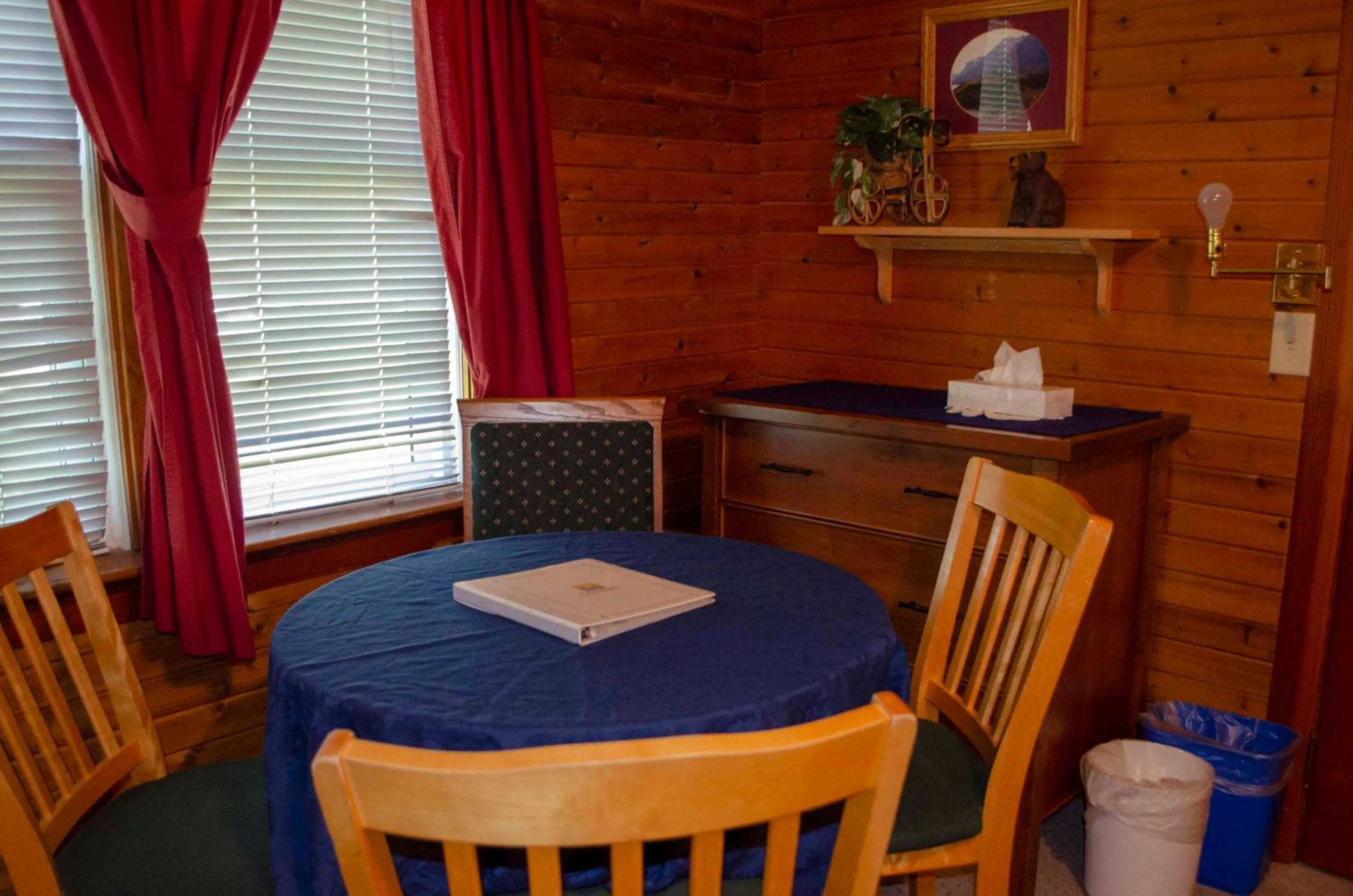 Seating area in Crandell Mountain Lodge