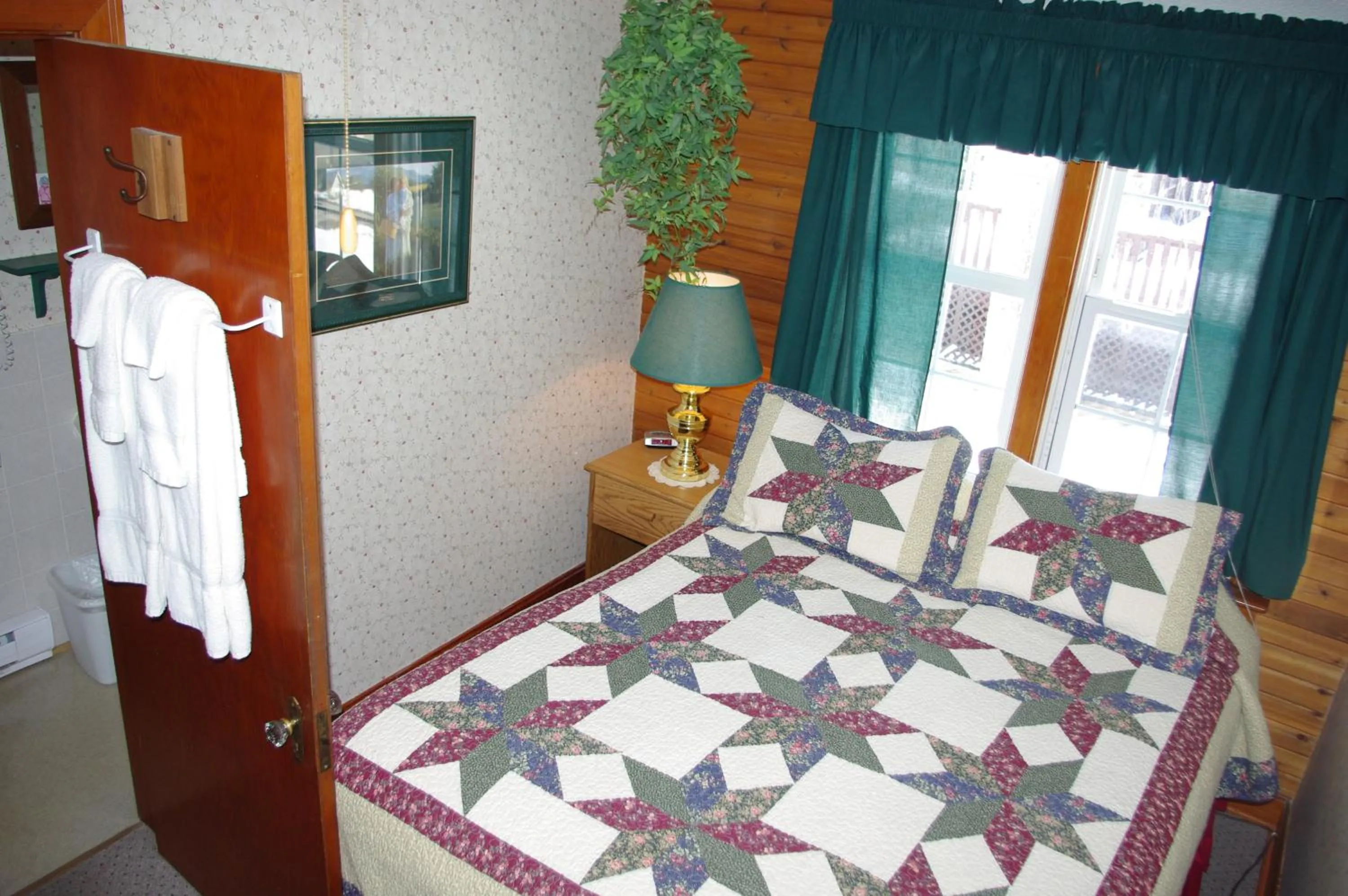 Bed in Crandell Mountain Lodge