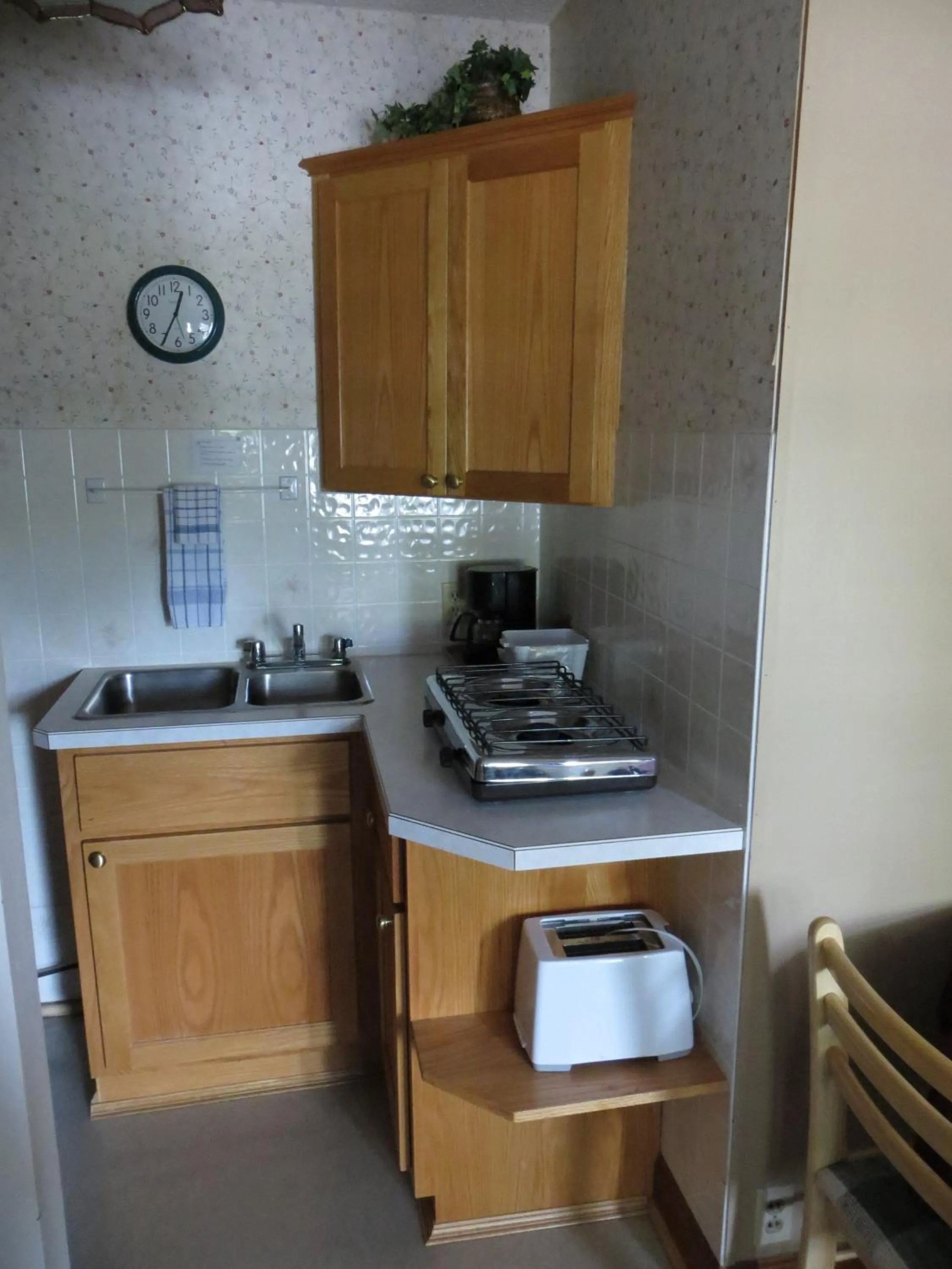 Kitchen or kitchenette in Crandell Mountain Lodge