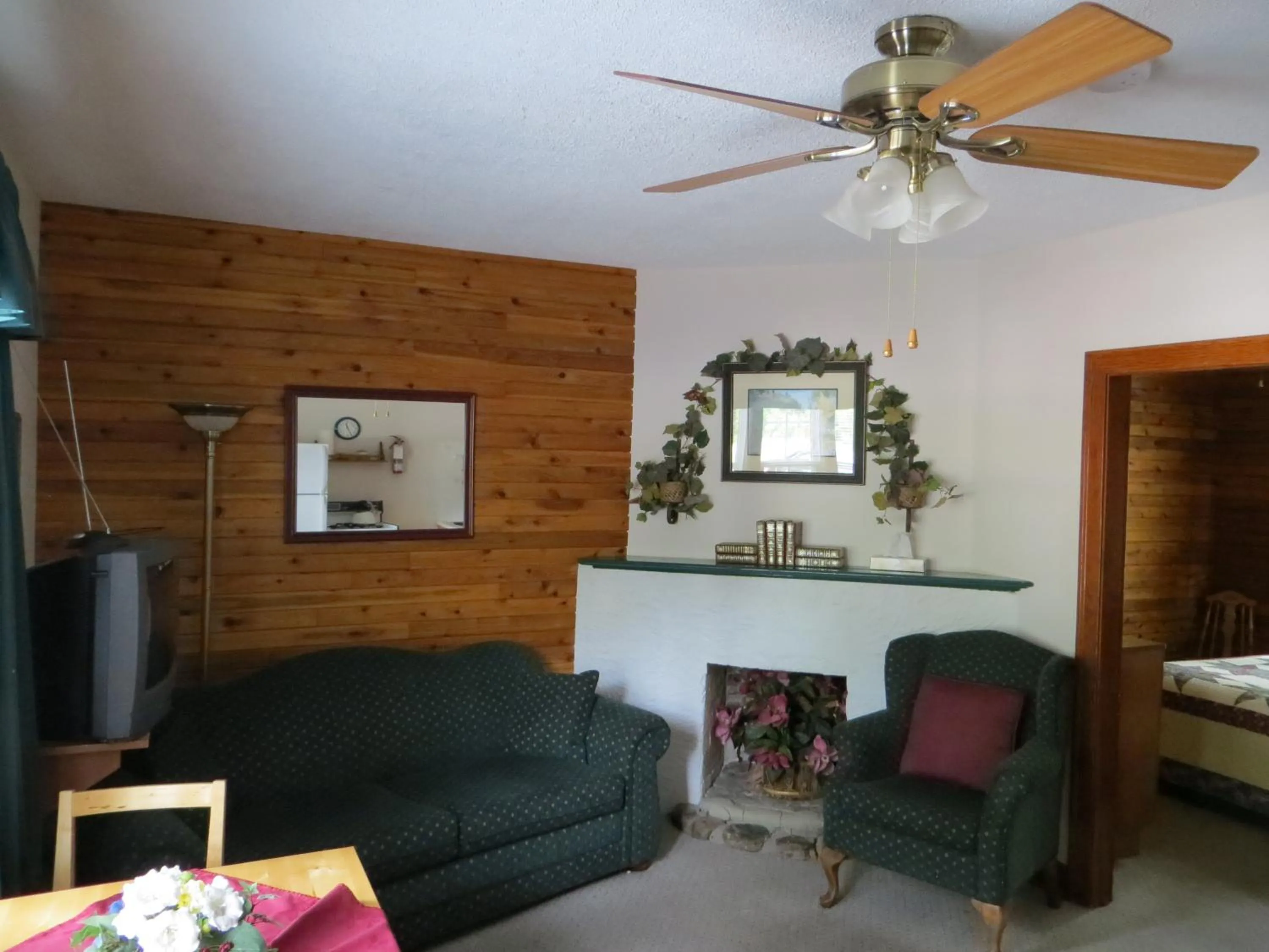 Living room in Crandell Mountain Lodge