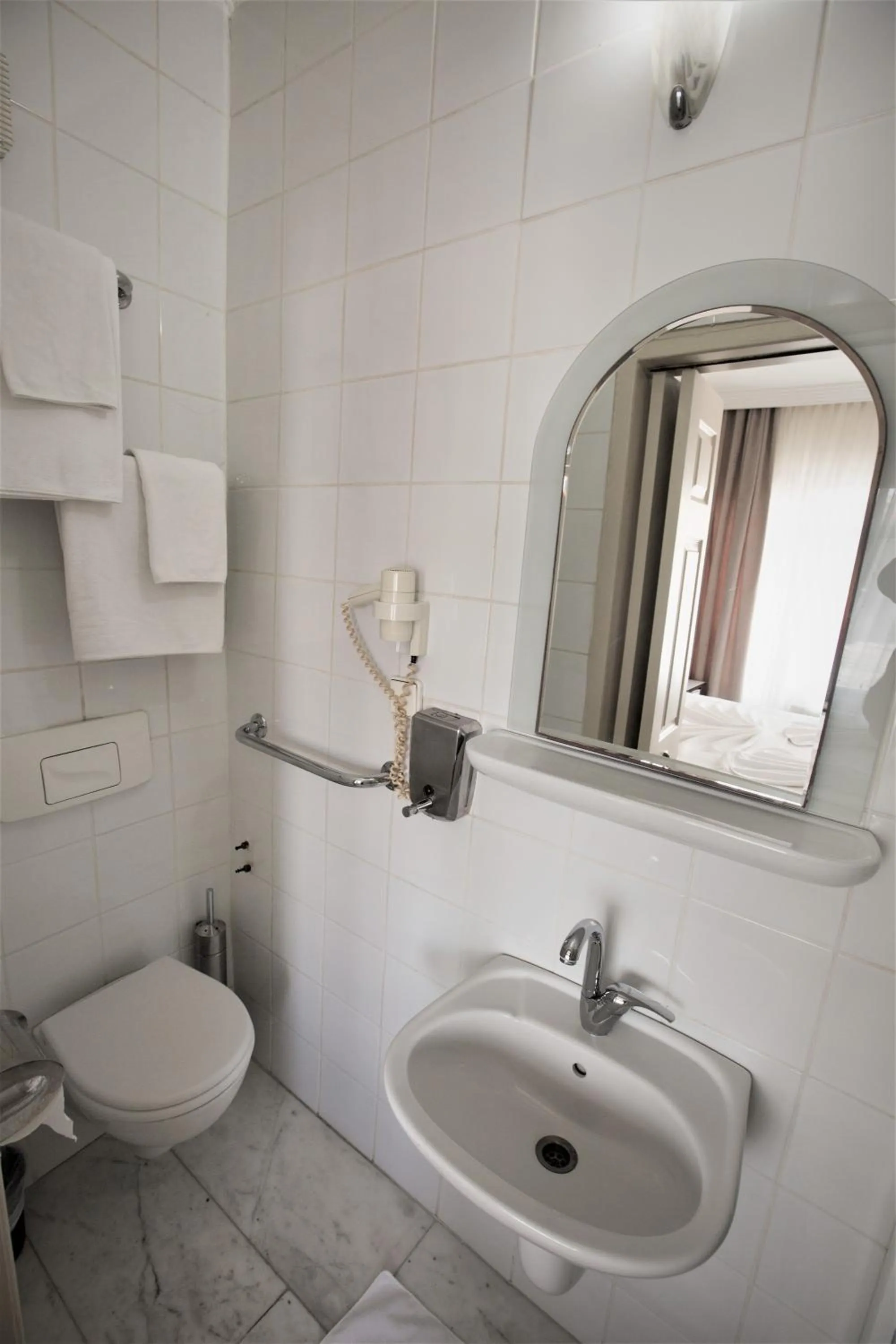 Toilet in MyKent Hotel