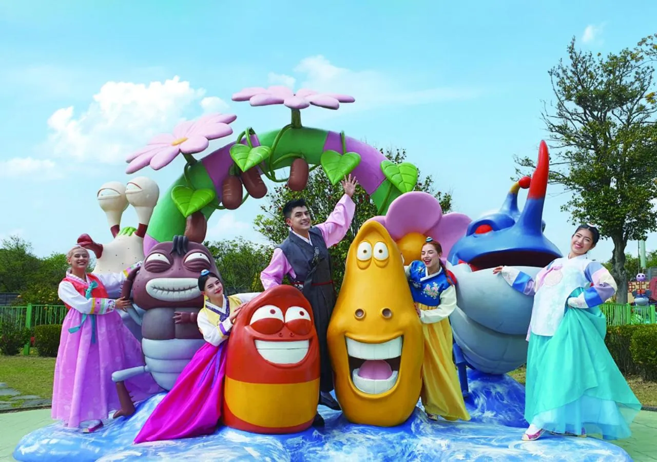 Entertainment in Landing Jeju Shinhwa World Hotel