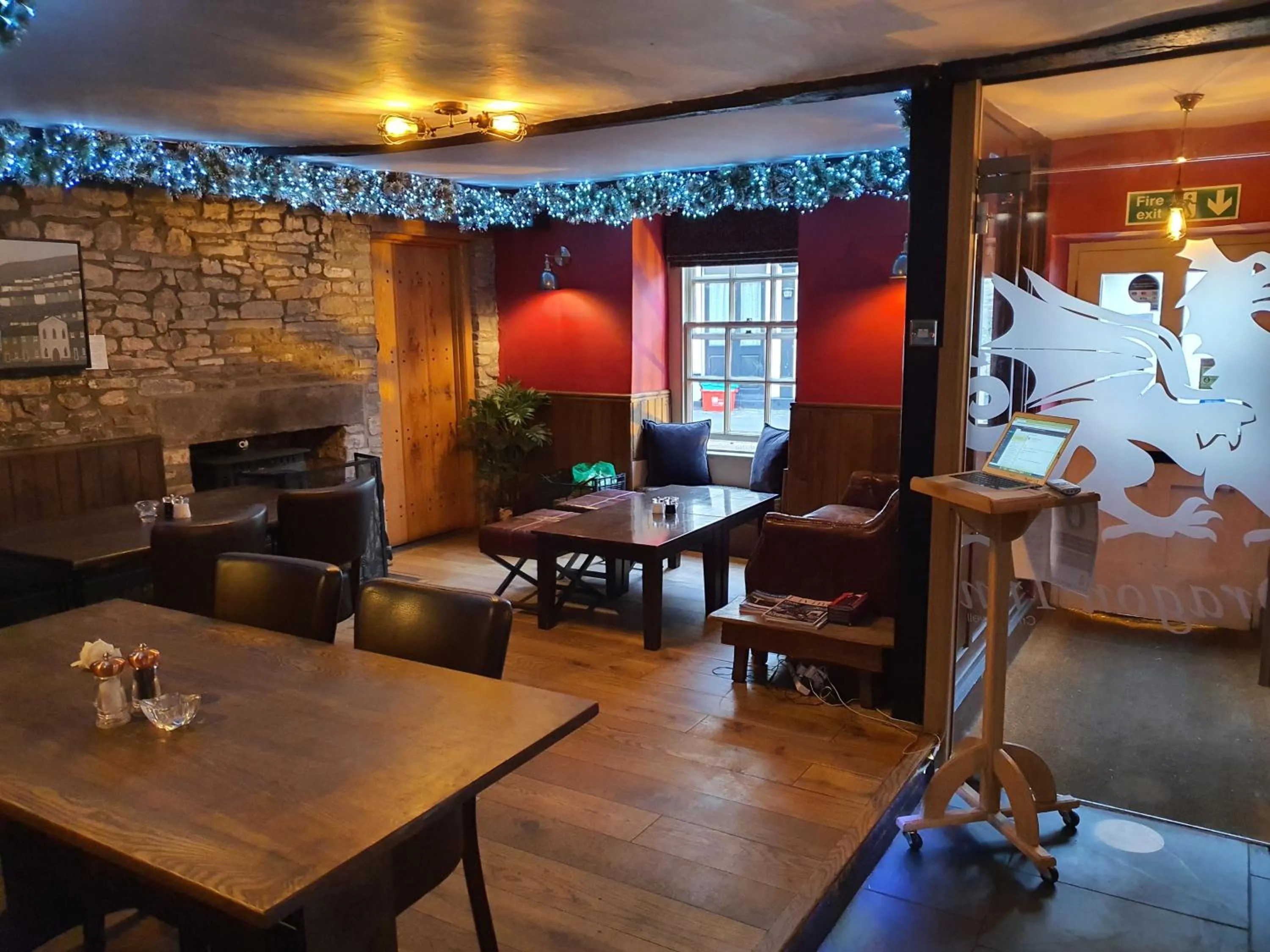 Restaurant/places to eat in Dragon Inn