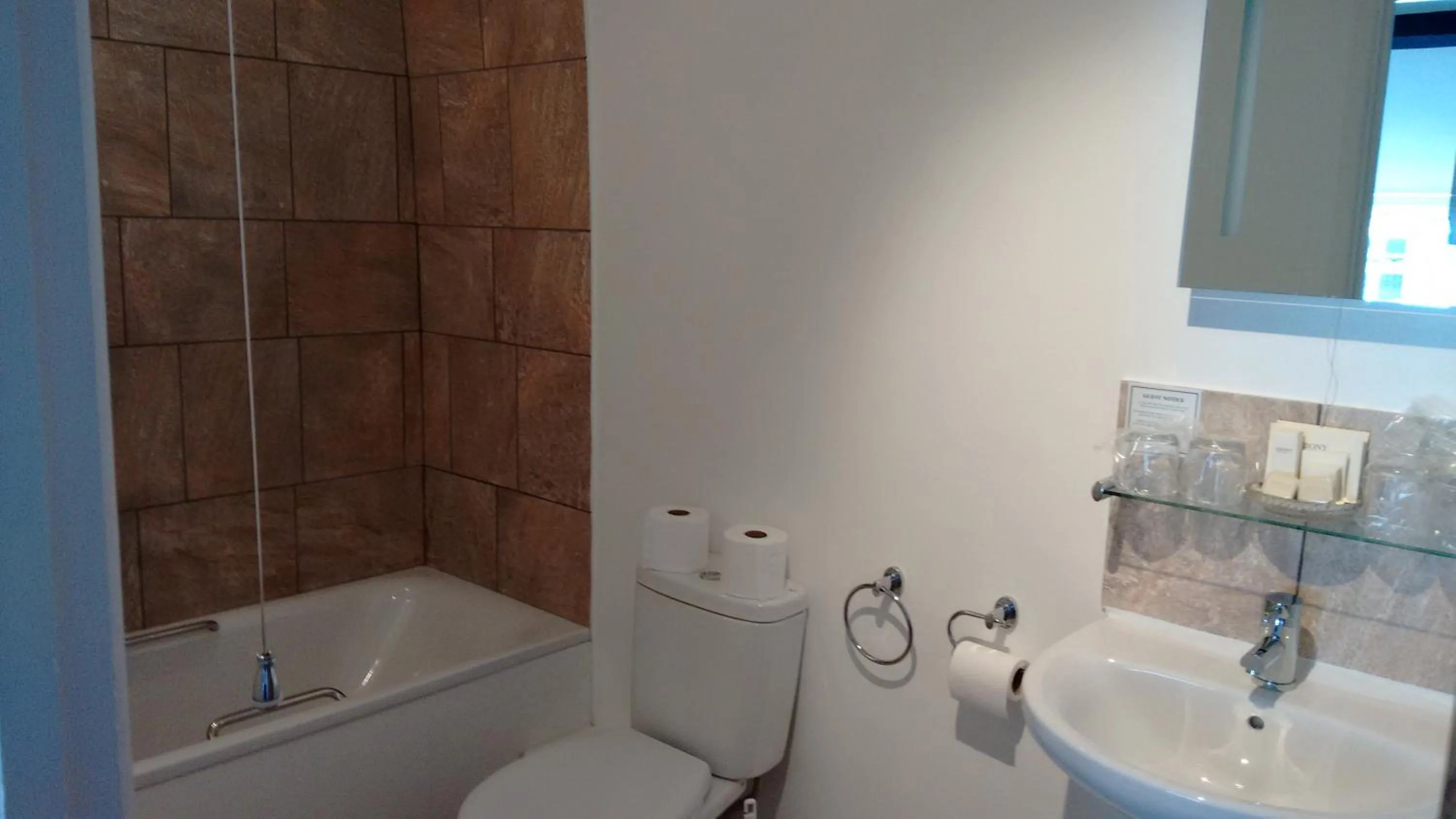 Bathroom in Dragon Inn