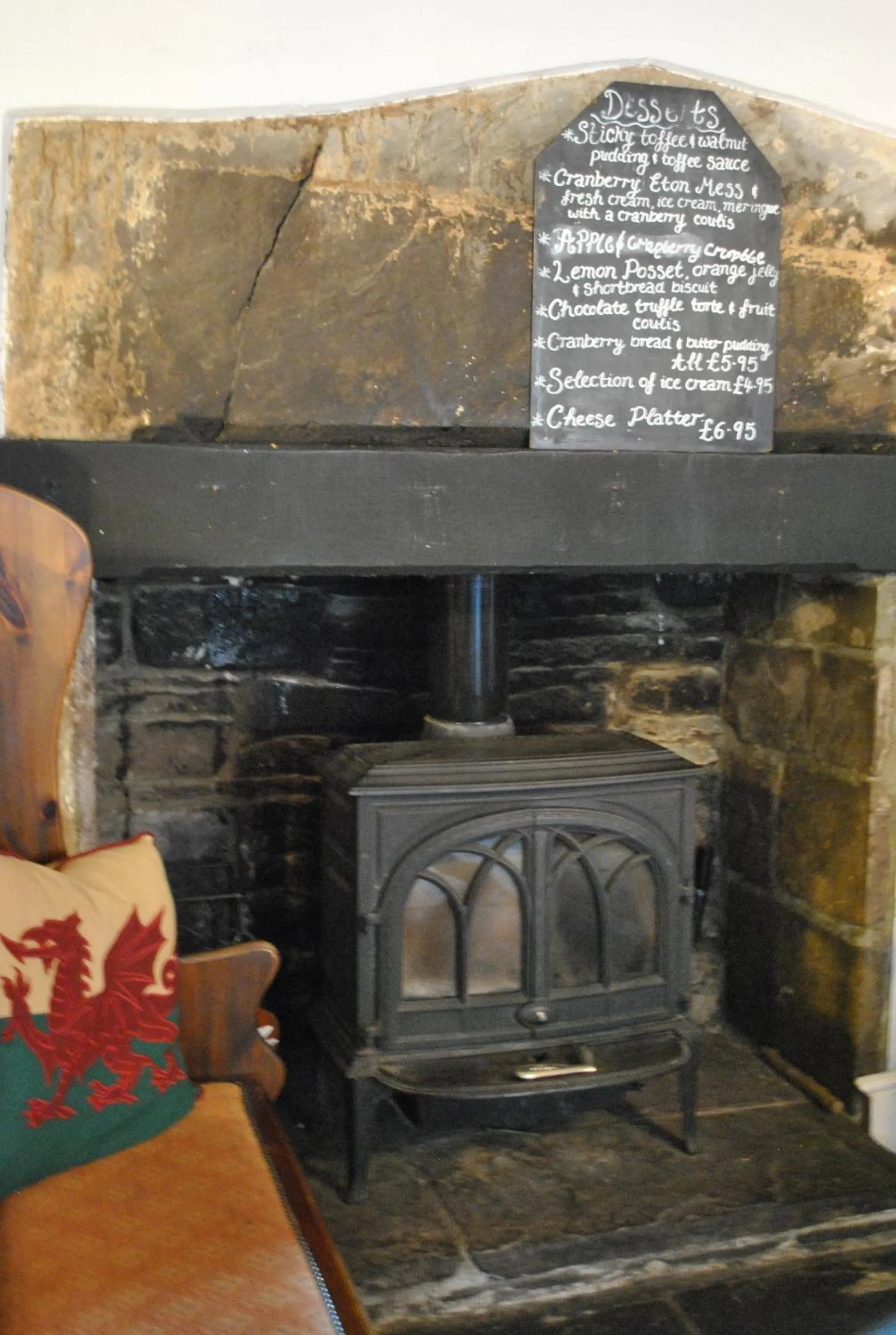 Lounge or bar in Dragon Inn