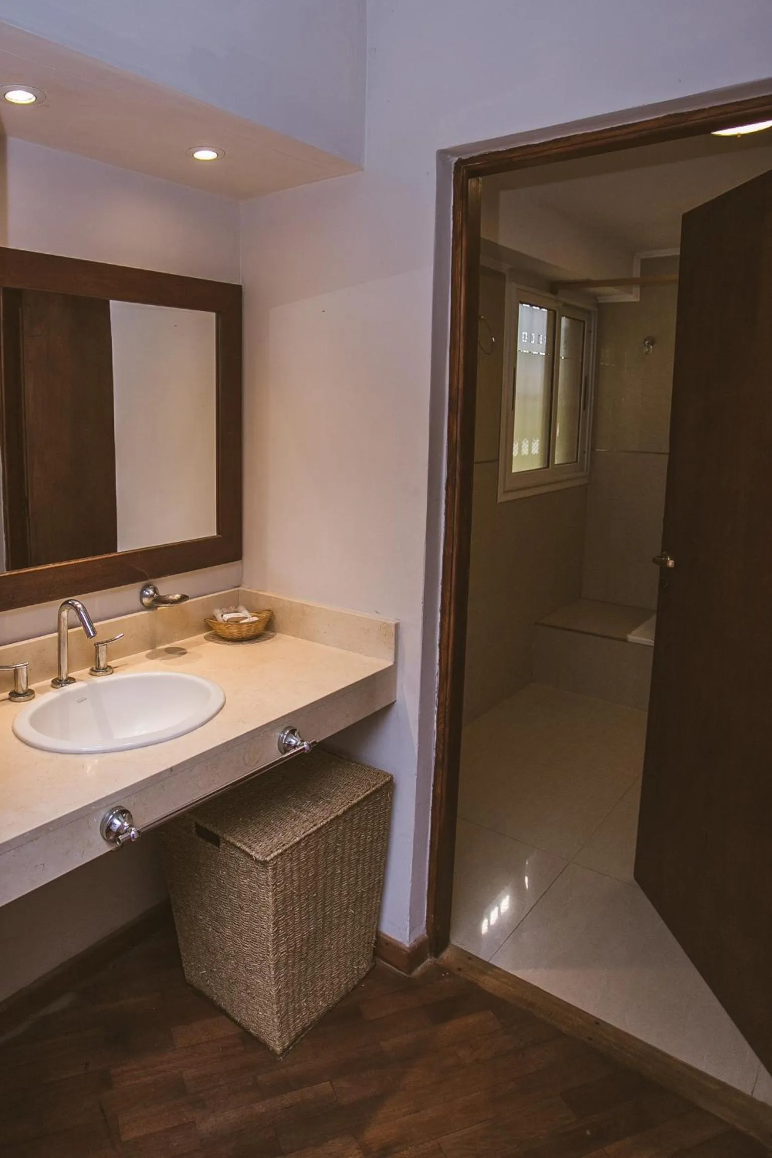 Río Arriba Suites & Apartments & Restó