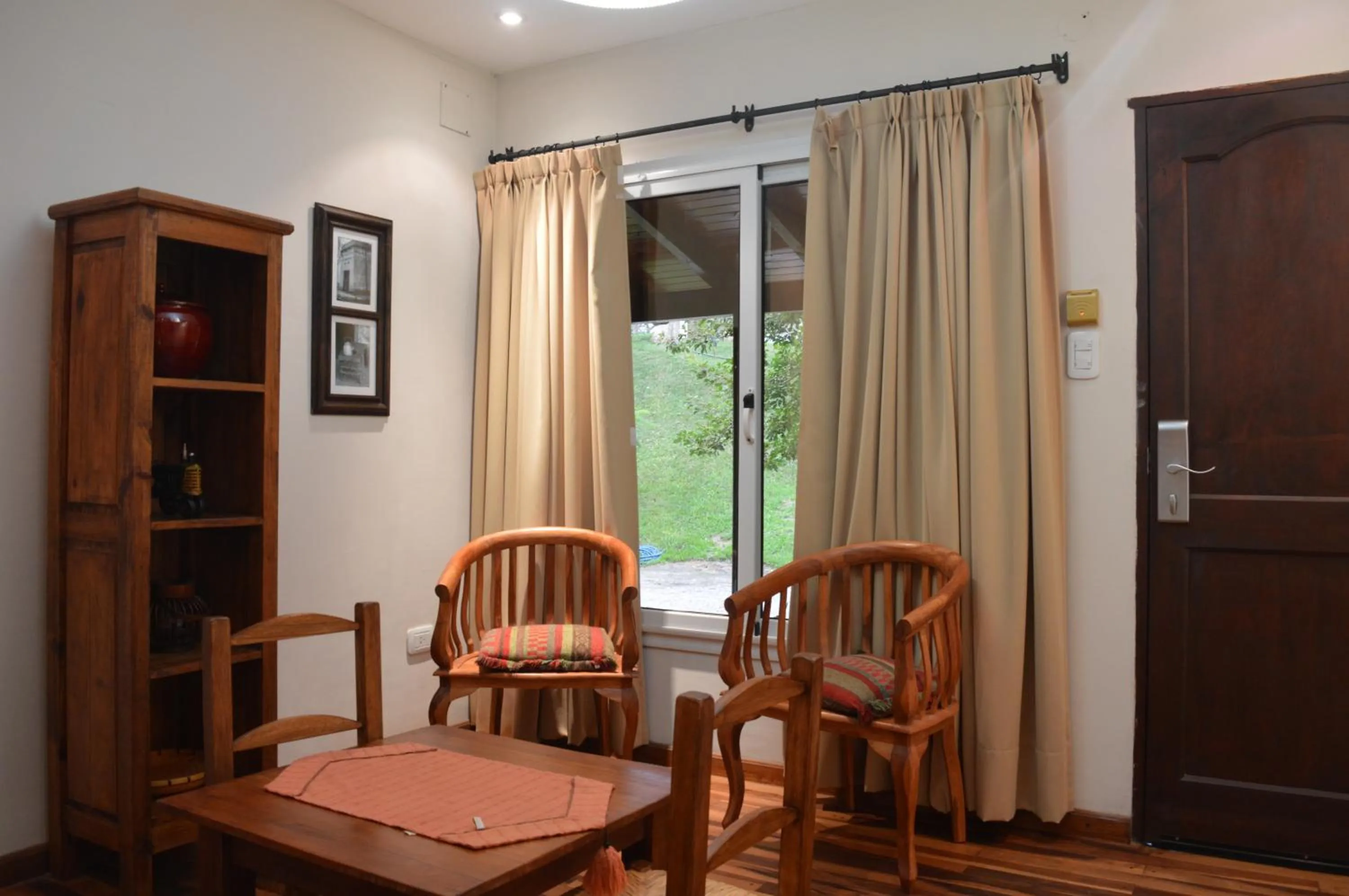 Río Arriba Suites & Apartments & Restó