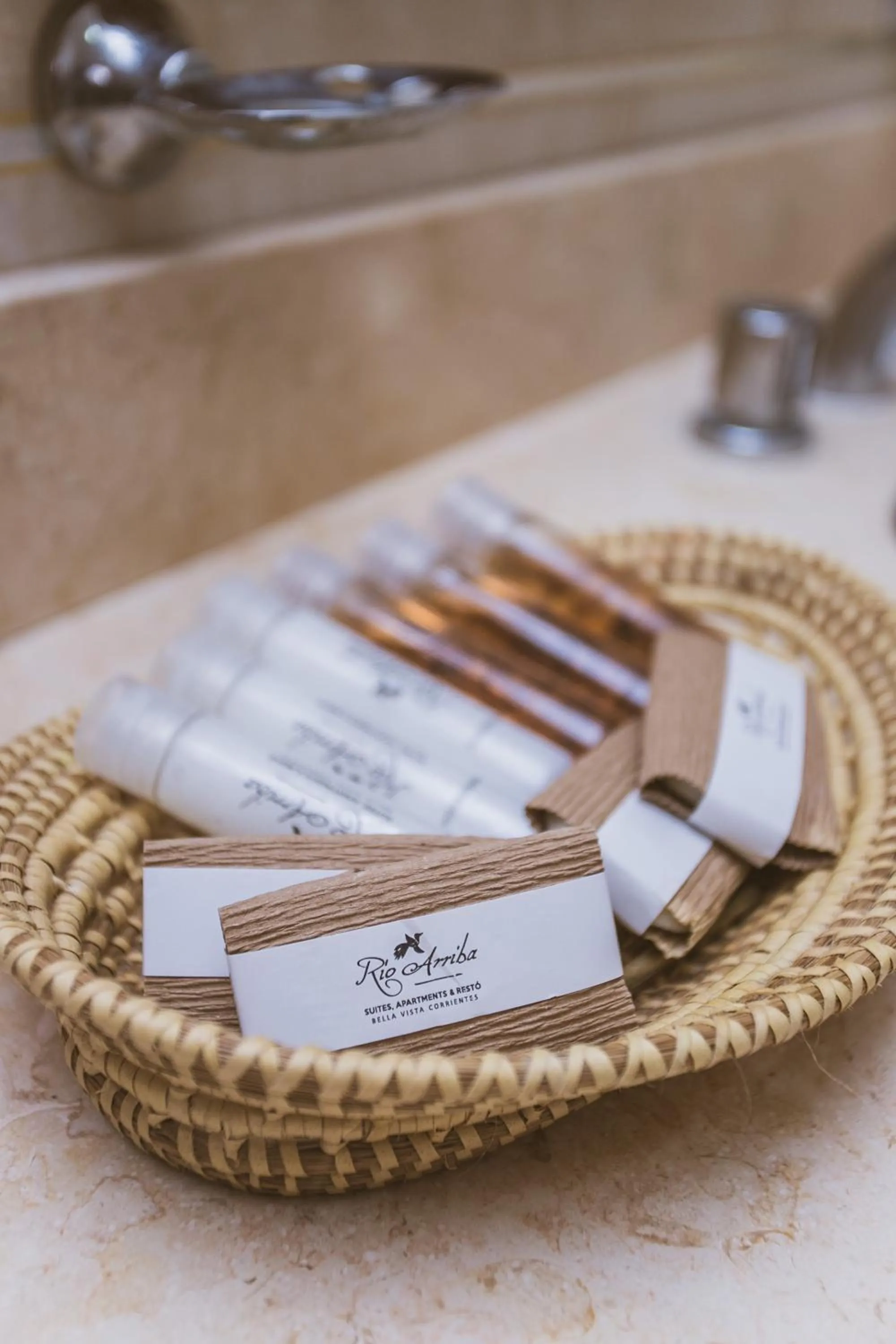 Río Arriba Suites & Apartments & Restó