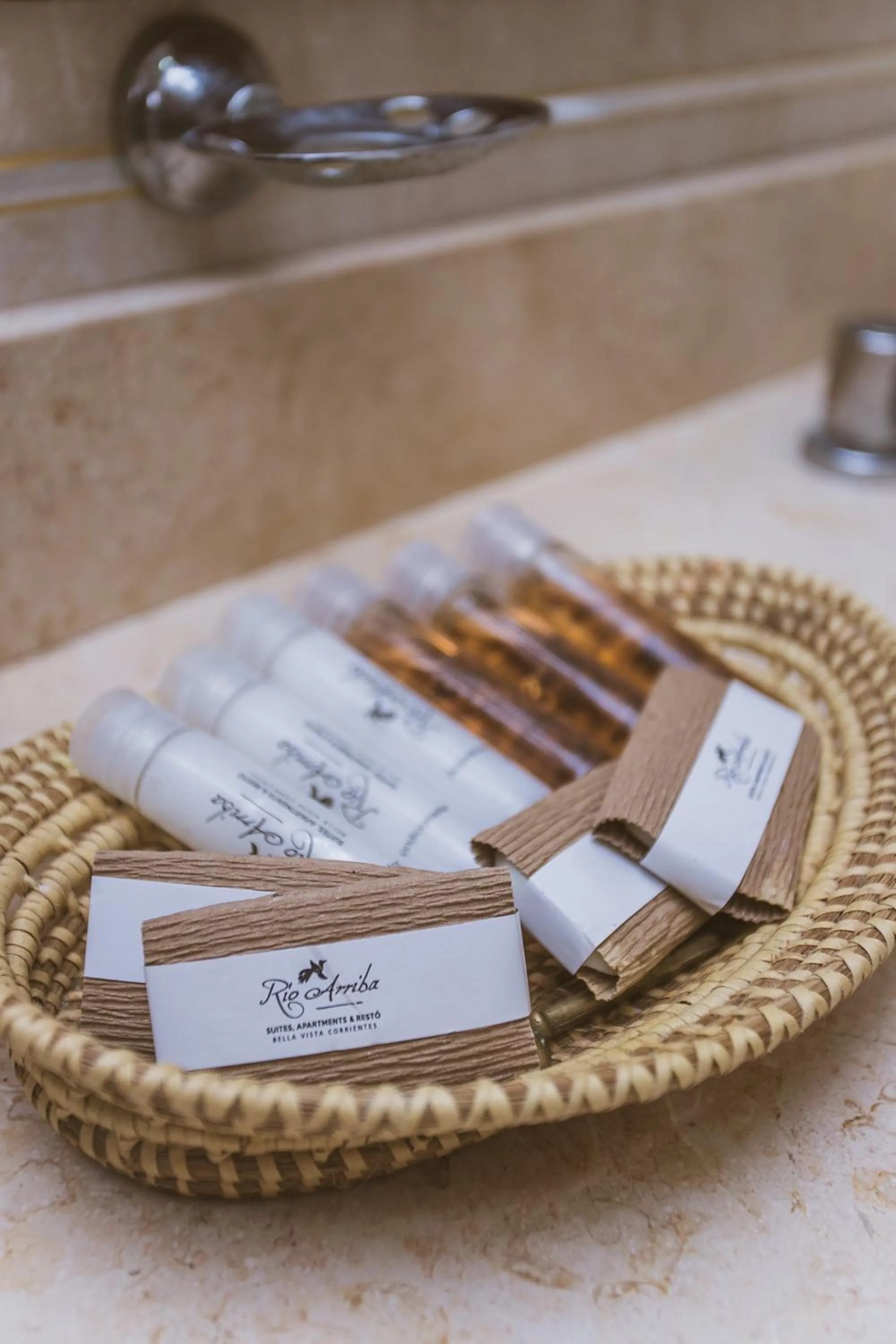 Río Arriba Suites & Apartments & Restó