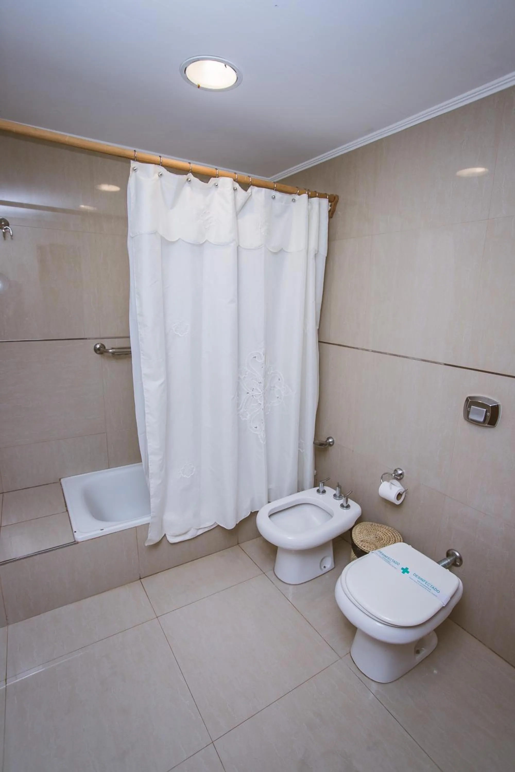 Río Arriba Suites & Apartments & Restó