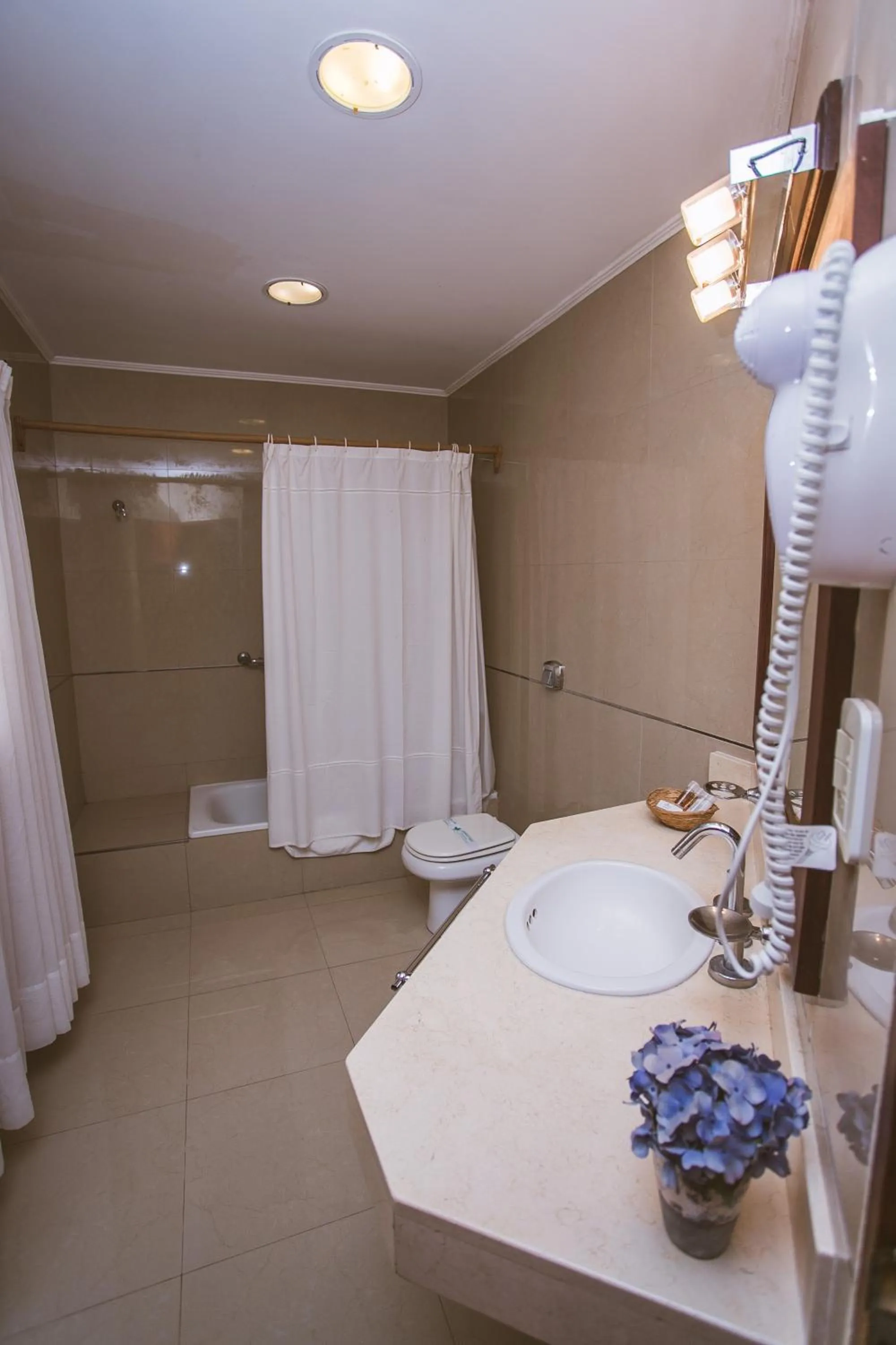 Río Arriba Suites & Apartments & Restó